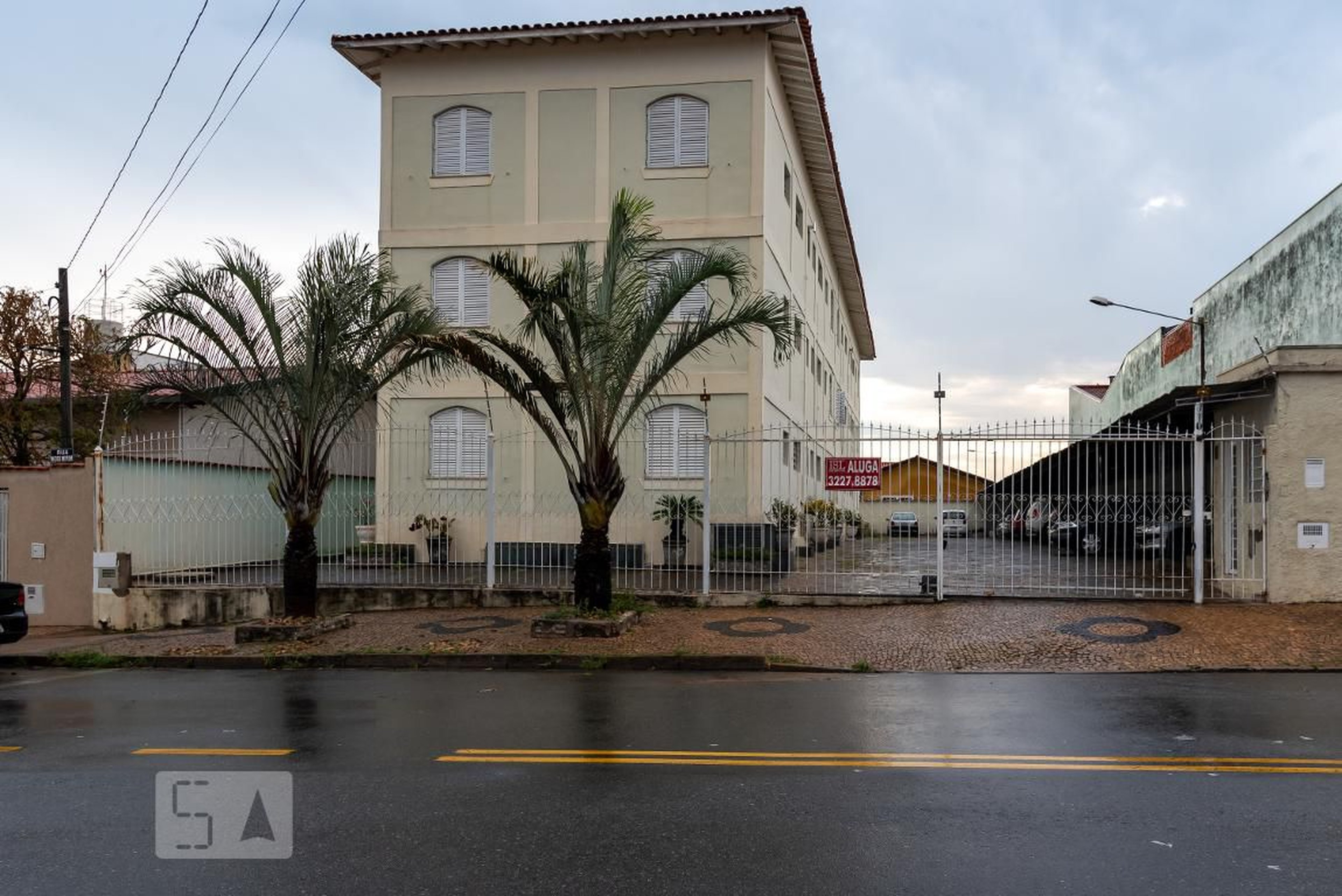 Fachada Condomínio em Rua Mogi Mirim, 1538
