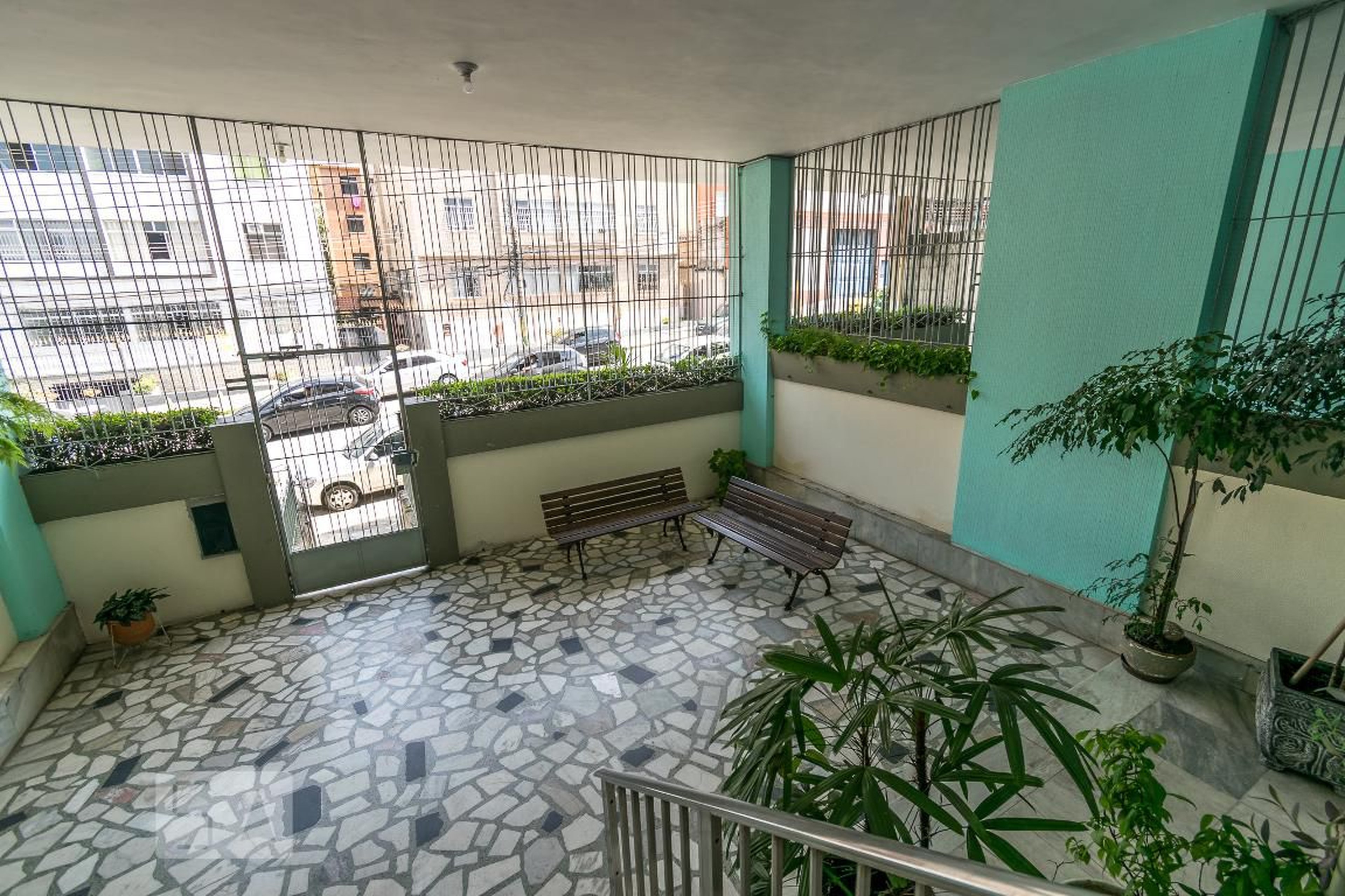 Entrada do prédio - Edifício Sinha Rosemary