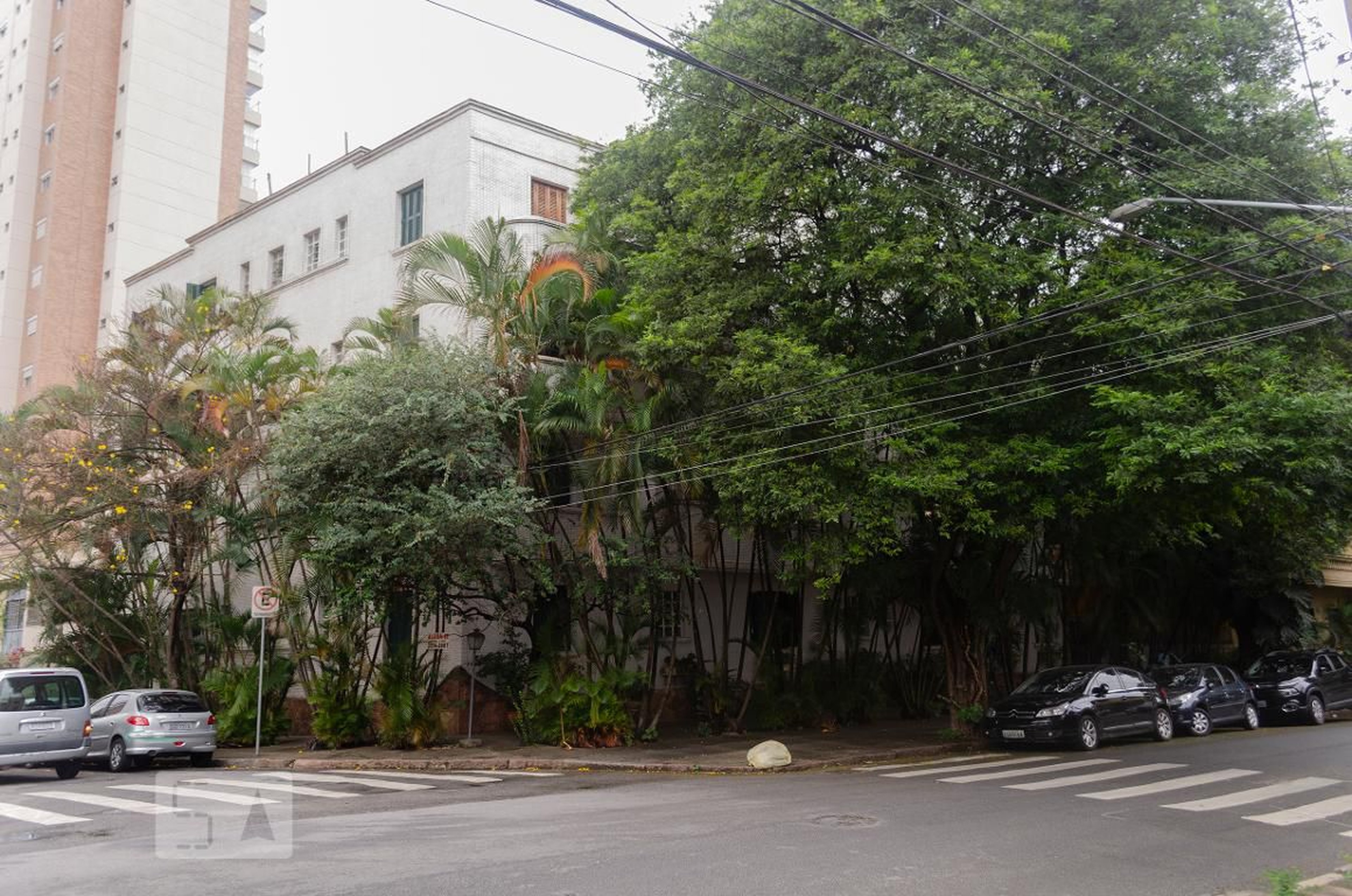 Fachada Condomínio em Rua Tanabi, 128