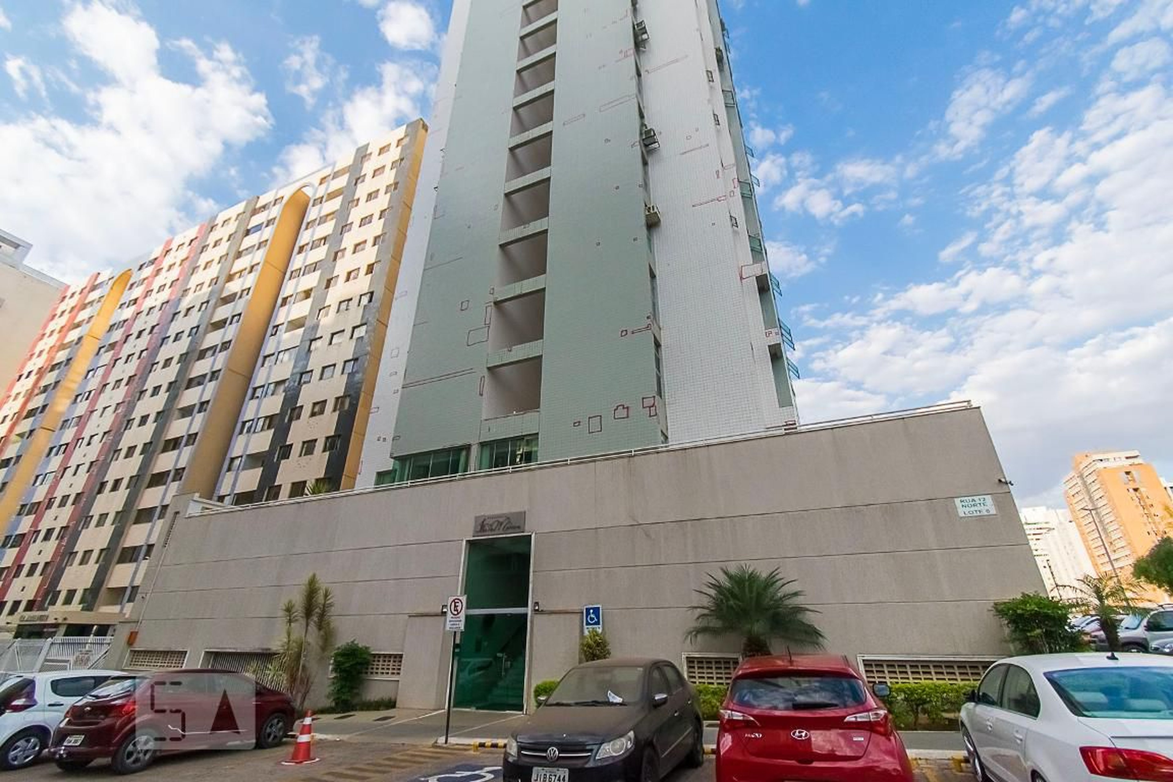 Fachada Condomínio em Rua 12 Norte, 8