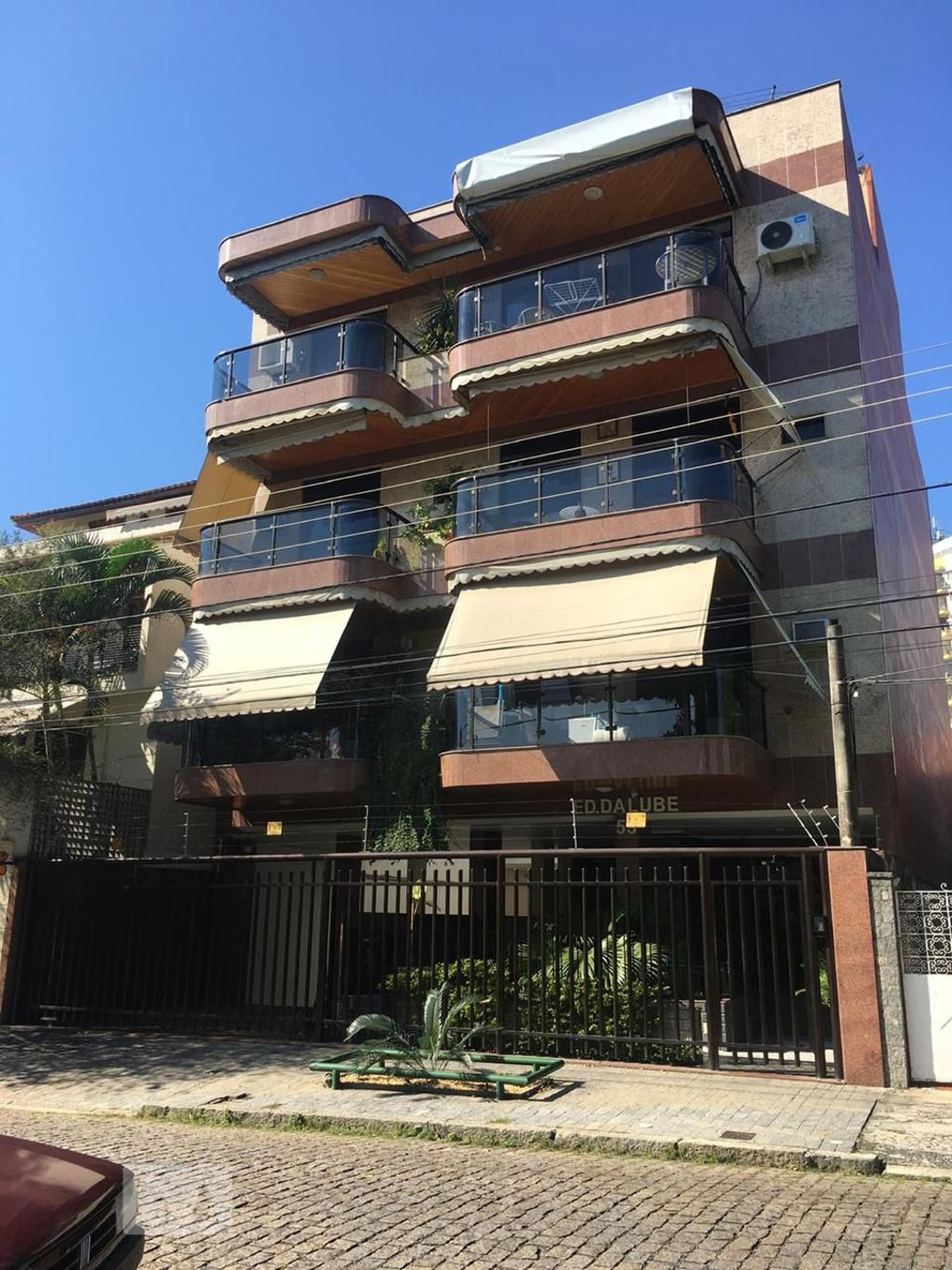 Fachada Condomínio em Rua Piatã, 53