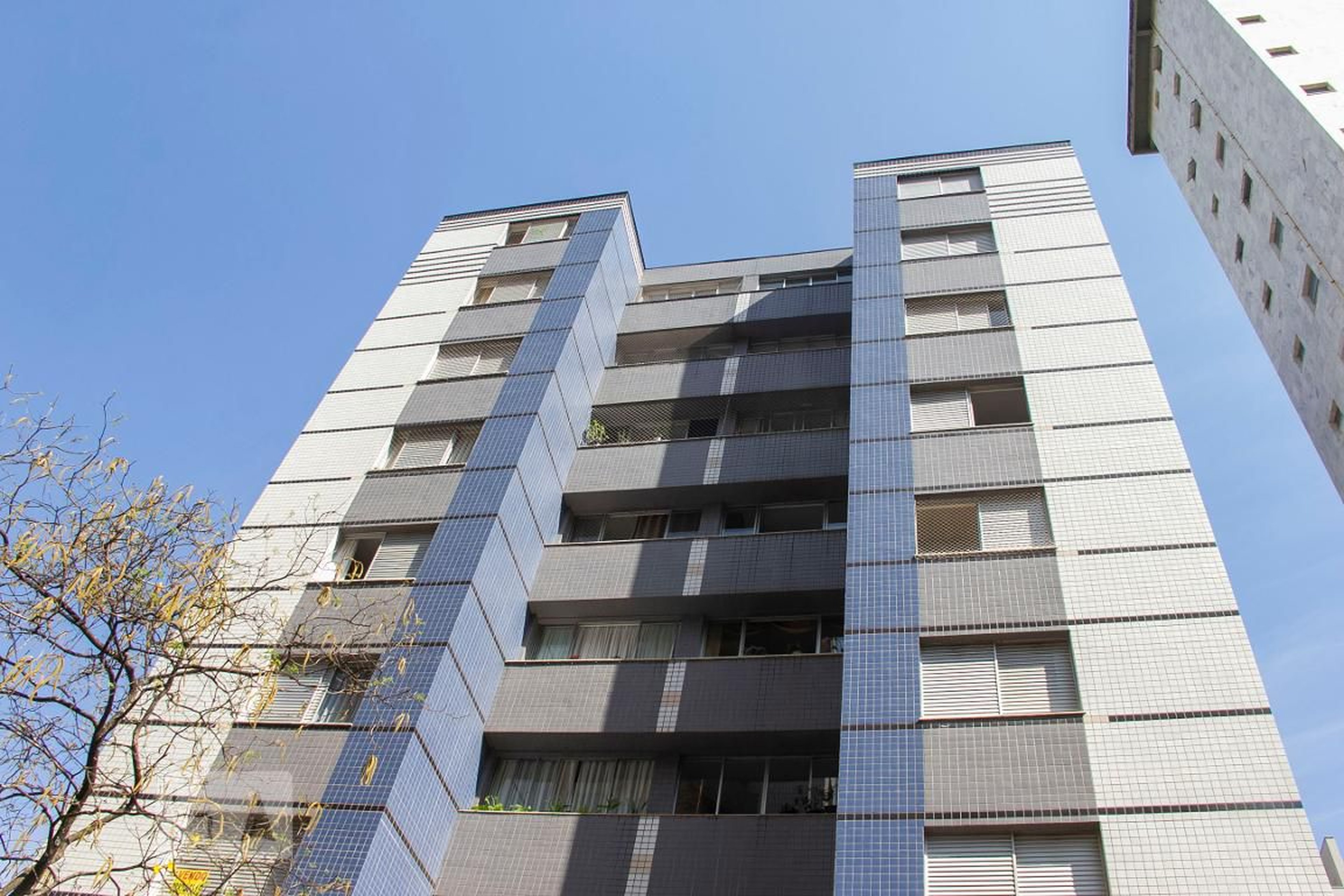 Fachada Condomínio em Rua Pitangueiras, 530