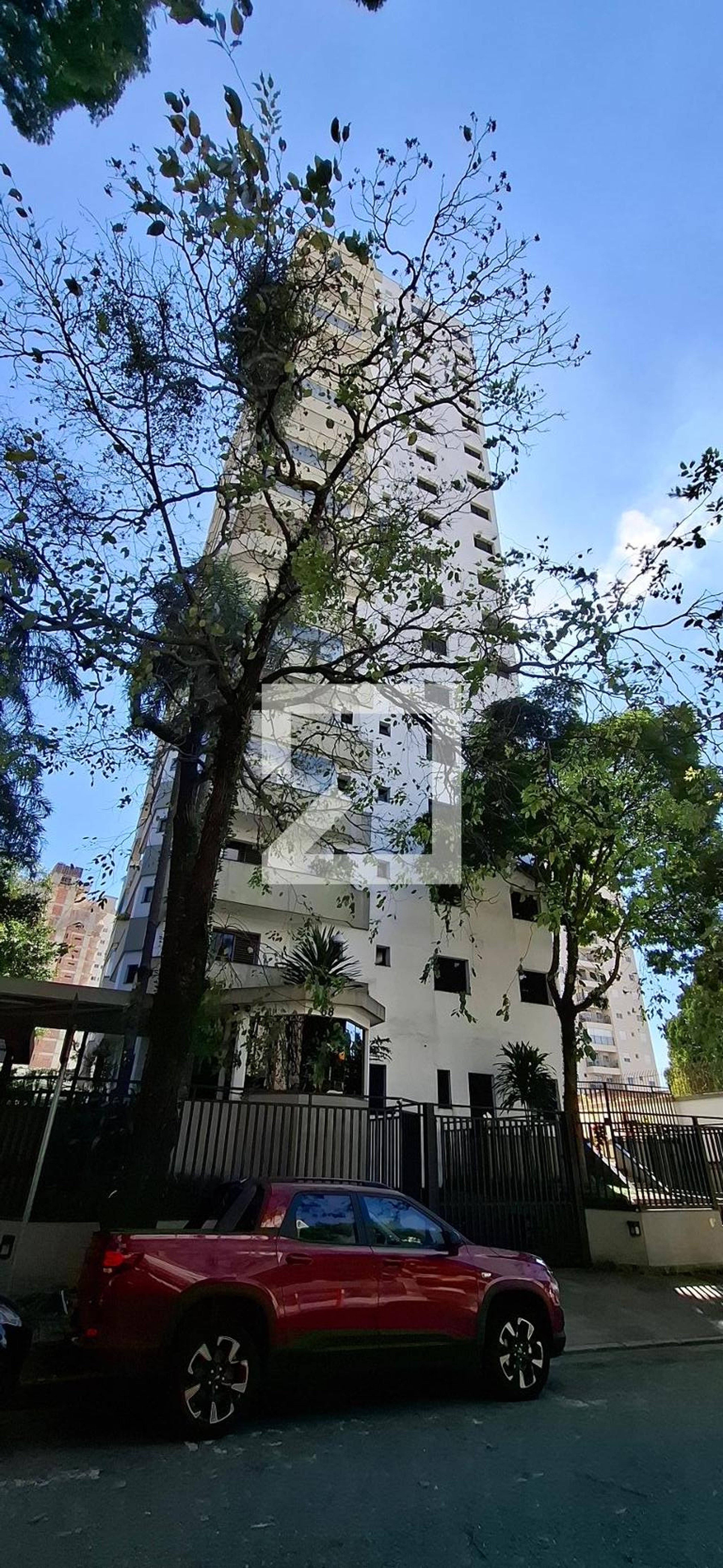 Fachada Condomínio em Rua Catequese, 68