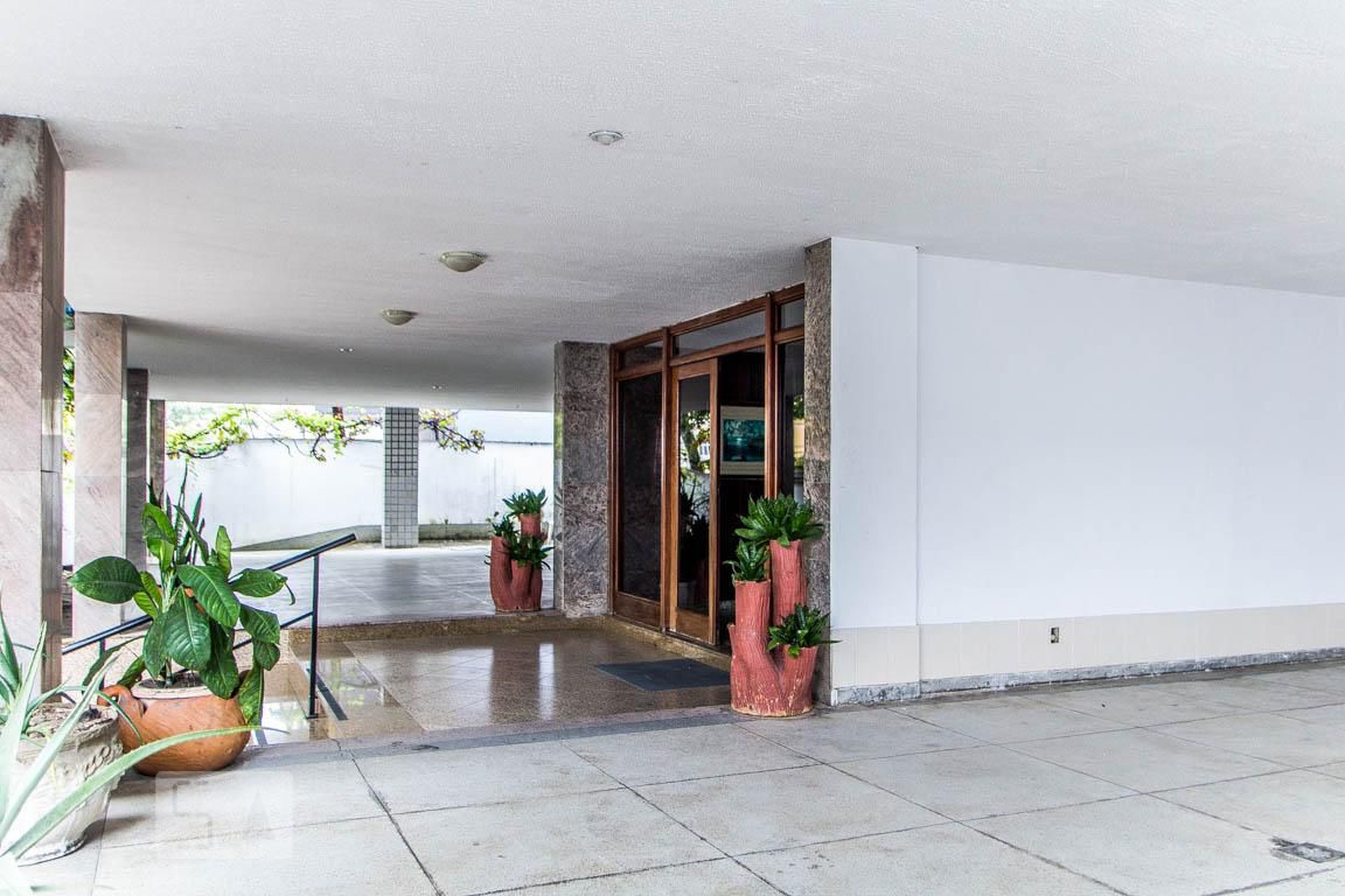 Fachada do Prédio Condomínio em Rua Haroldo Lôbo, 242