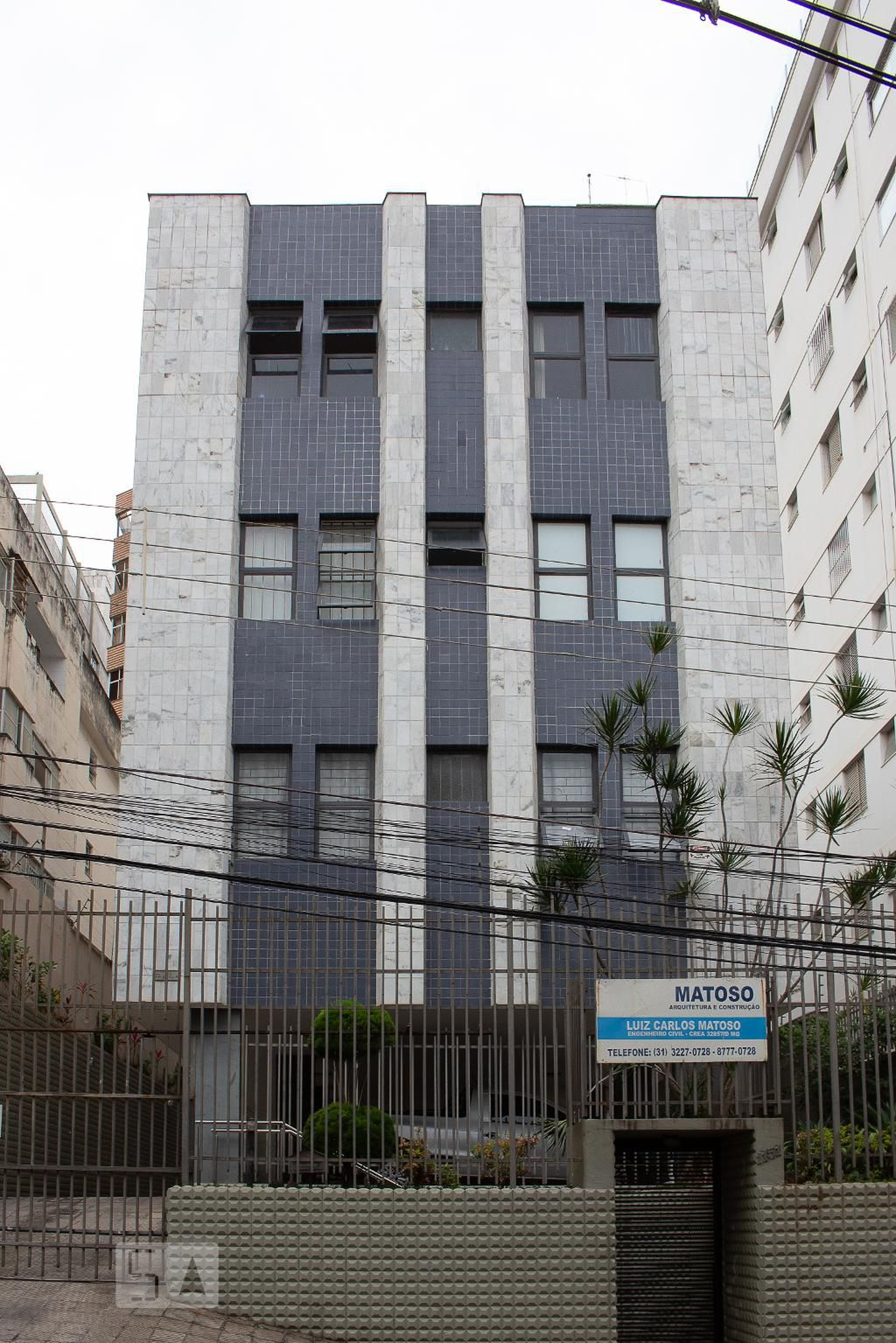 Fachada do Condomínio Condomínio em Rua Bambuí, 1151