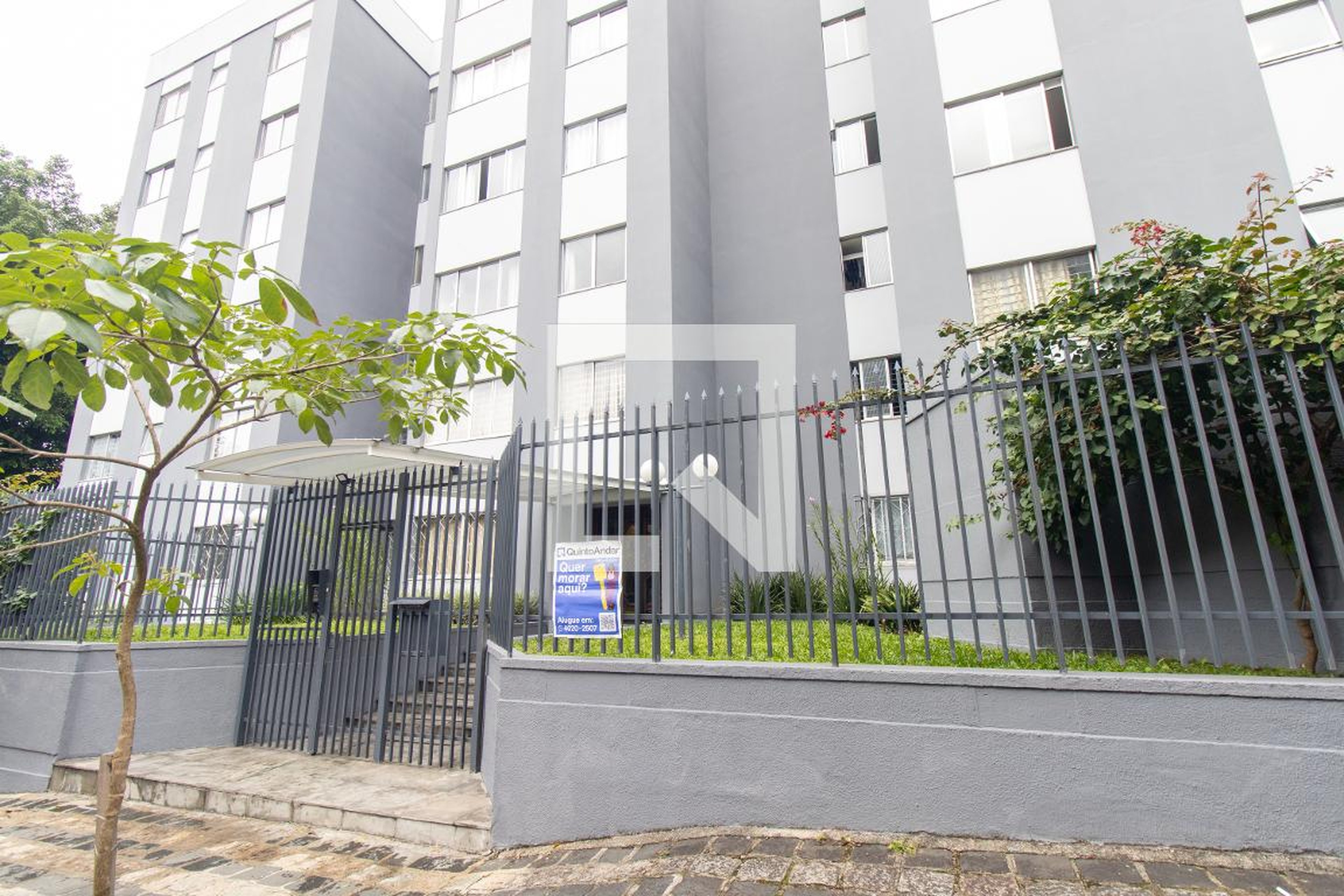 Fachada do Condomínio Condomínio em Rua Desembargador Clotário Portugal, 359