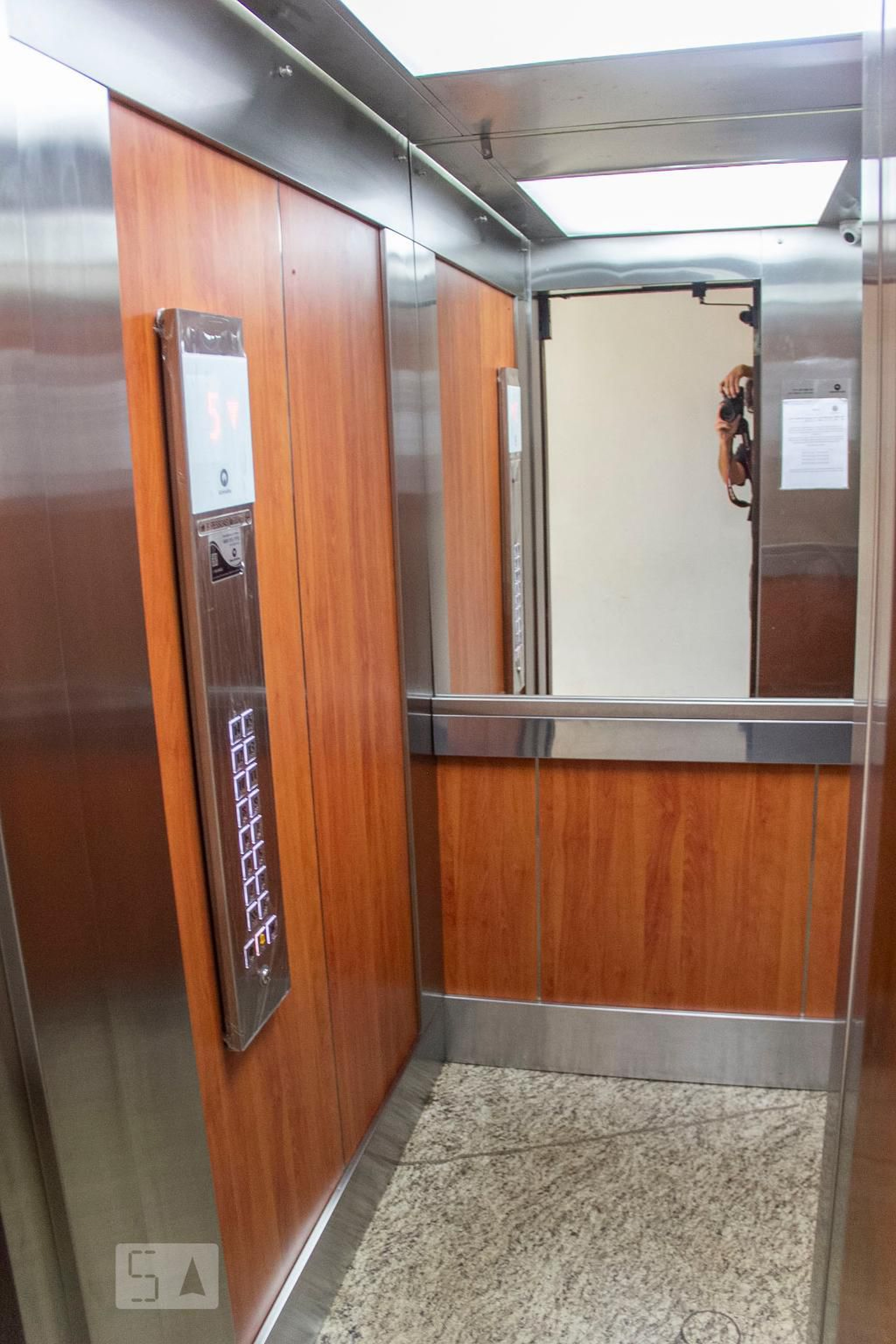 Elevador - Edifício Automóvel Clube