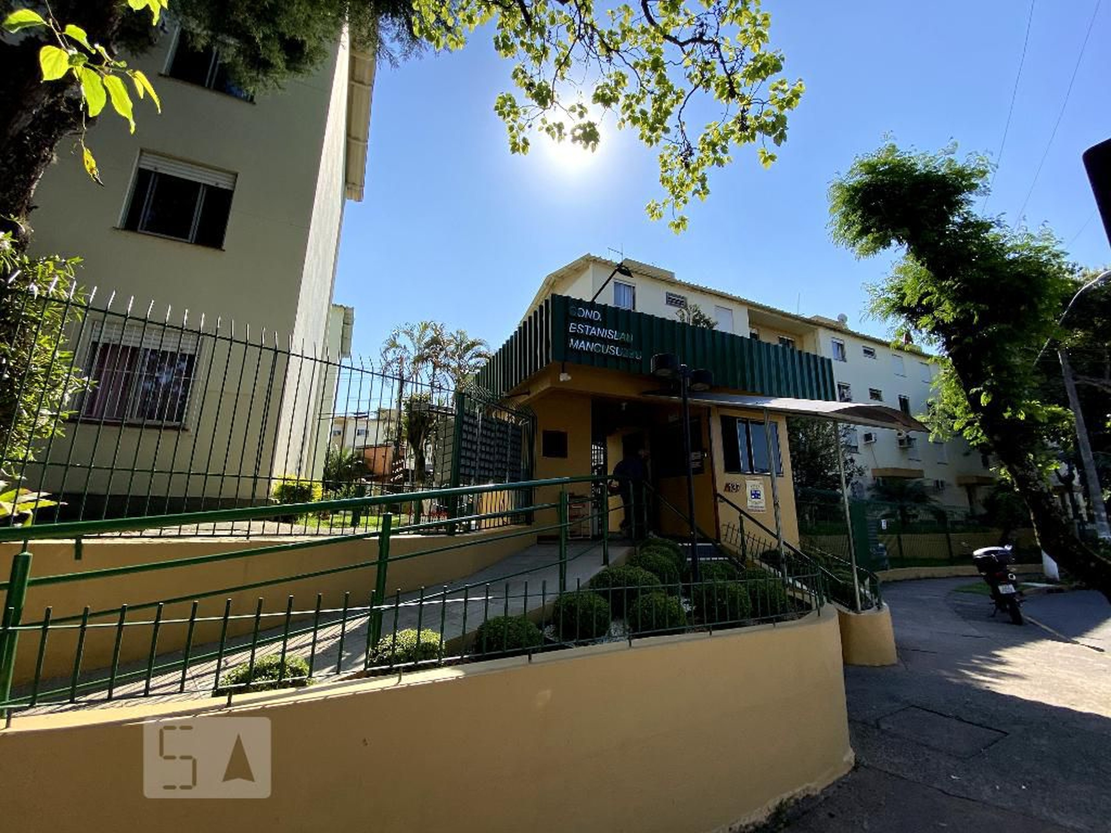 Fachada do Condomínio Condomínio Estanislau Mancusuzzo