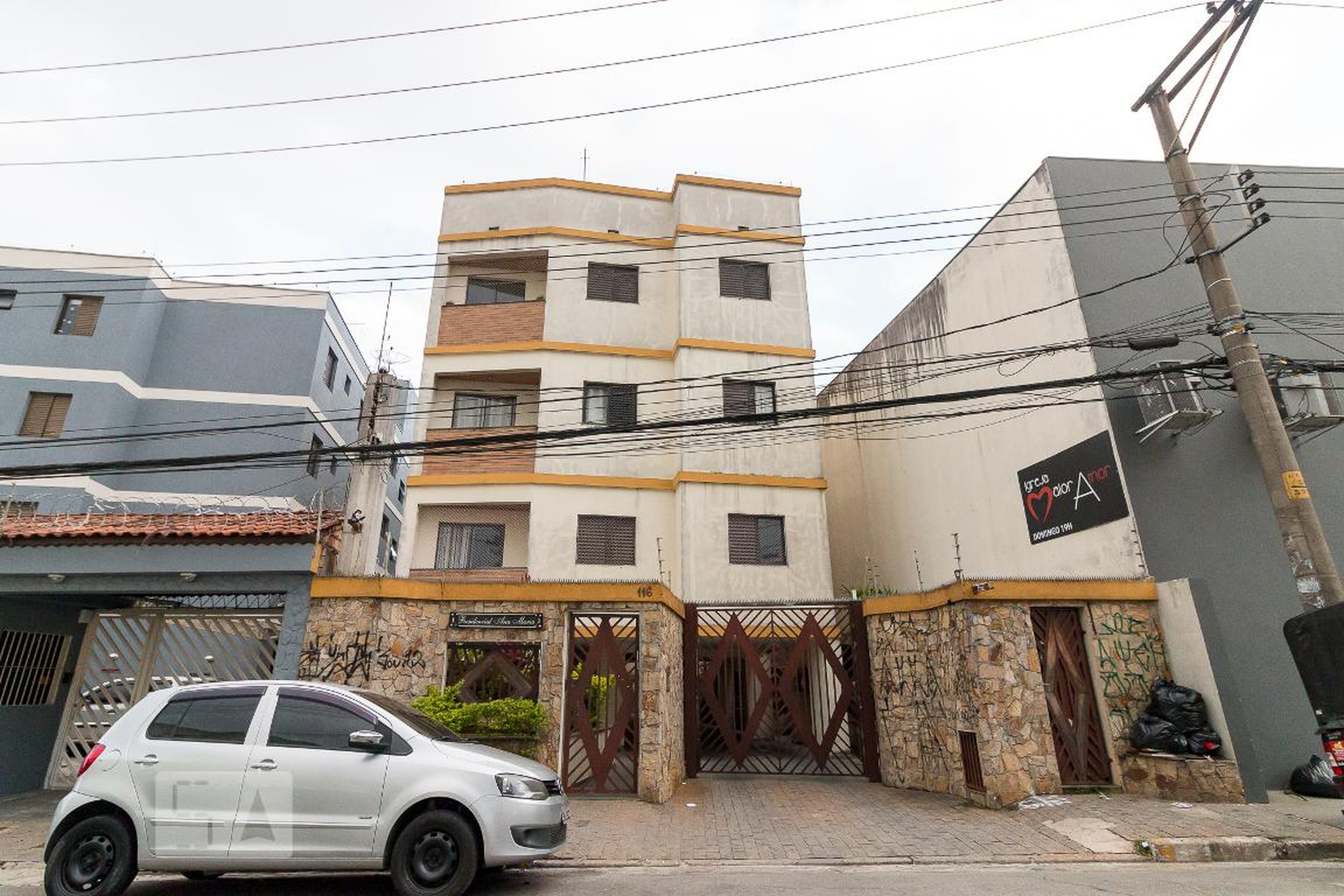 Fachada do prédio Condomínio em Avenida Ítalo Brasileiro Piva, 116