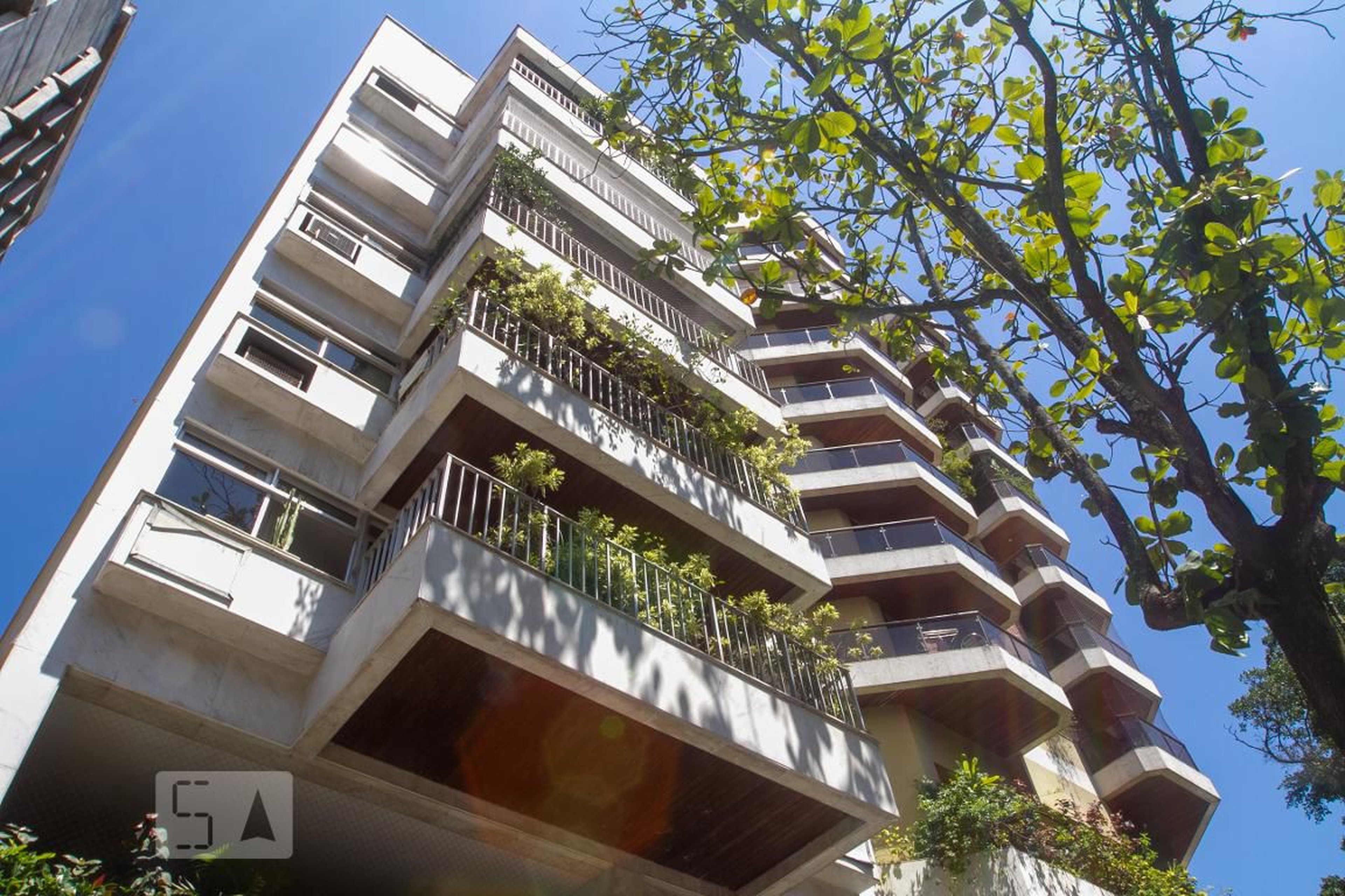 Fachada do Prédio Condomínio Aron