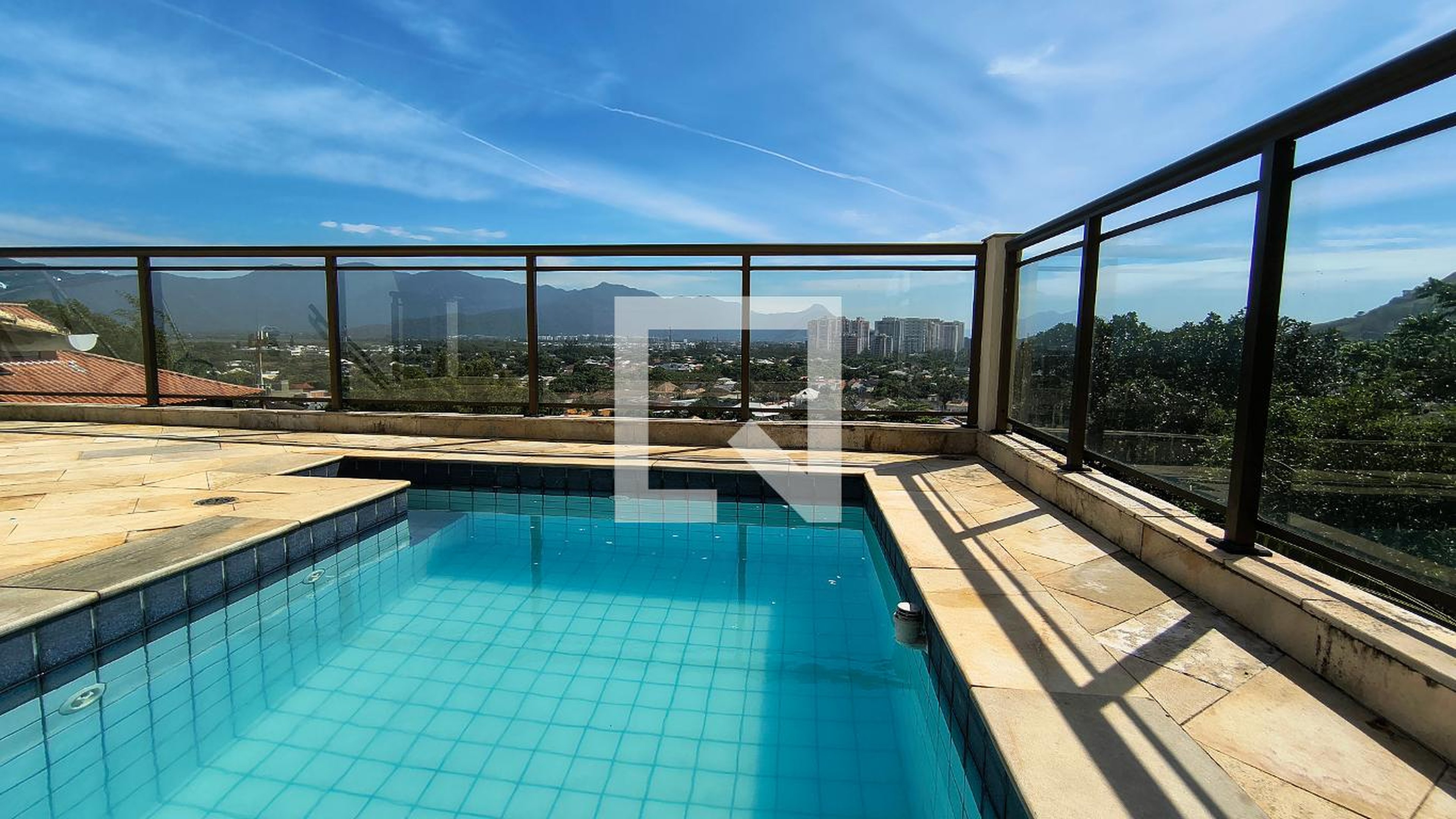 Piscina Condomínio em Estrada do Pontal, 3900