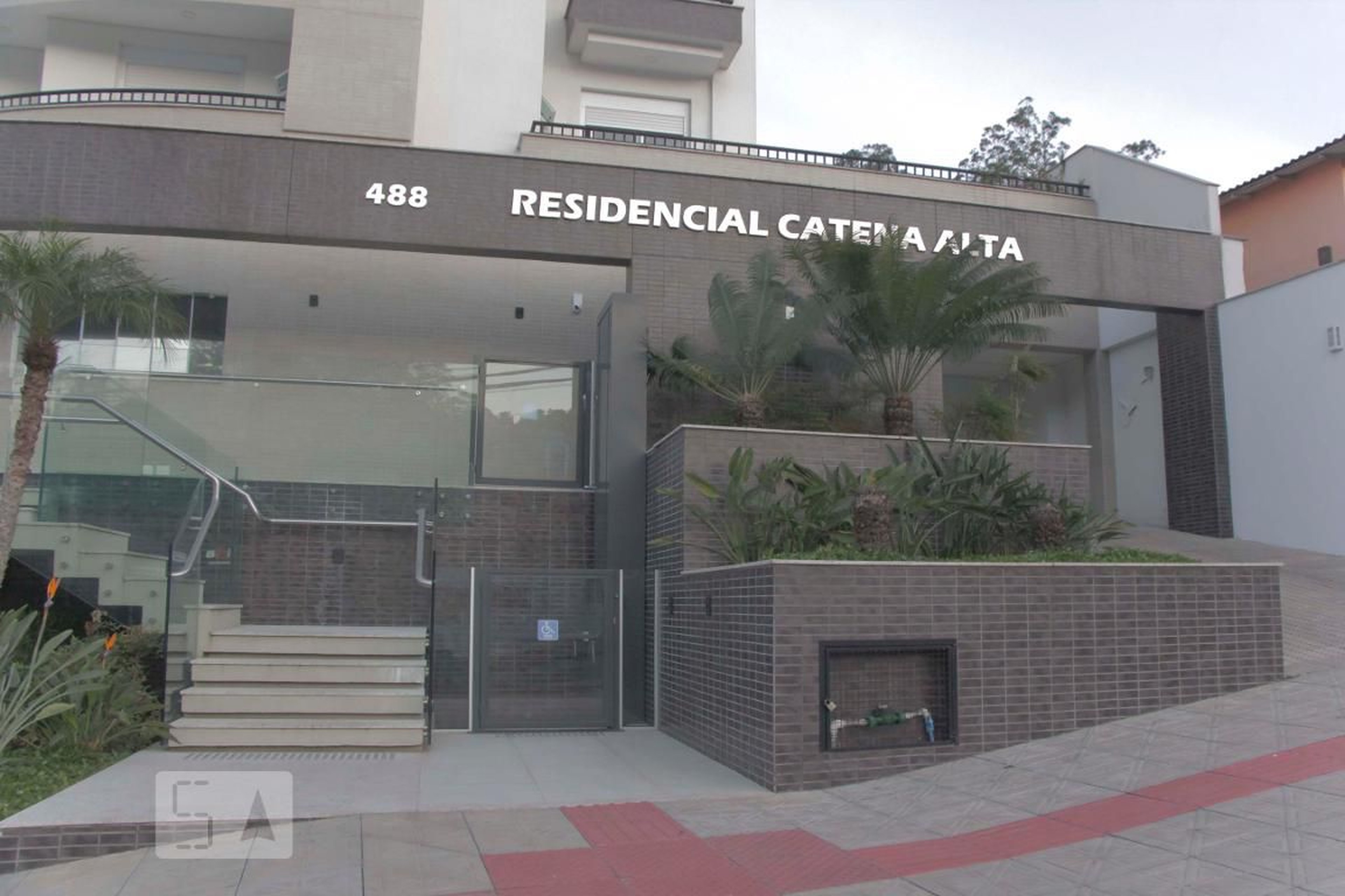 Fachada Condomínio em Rua Capitão Romualdo de Barros, 488