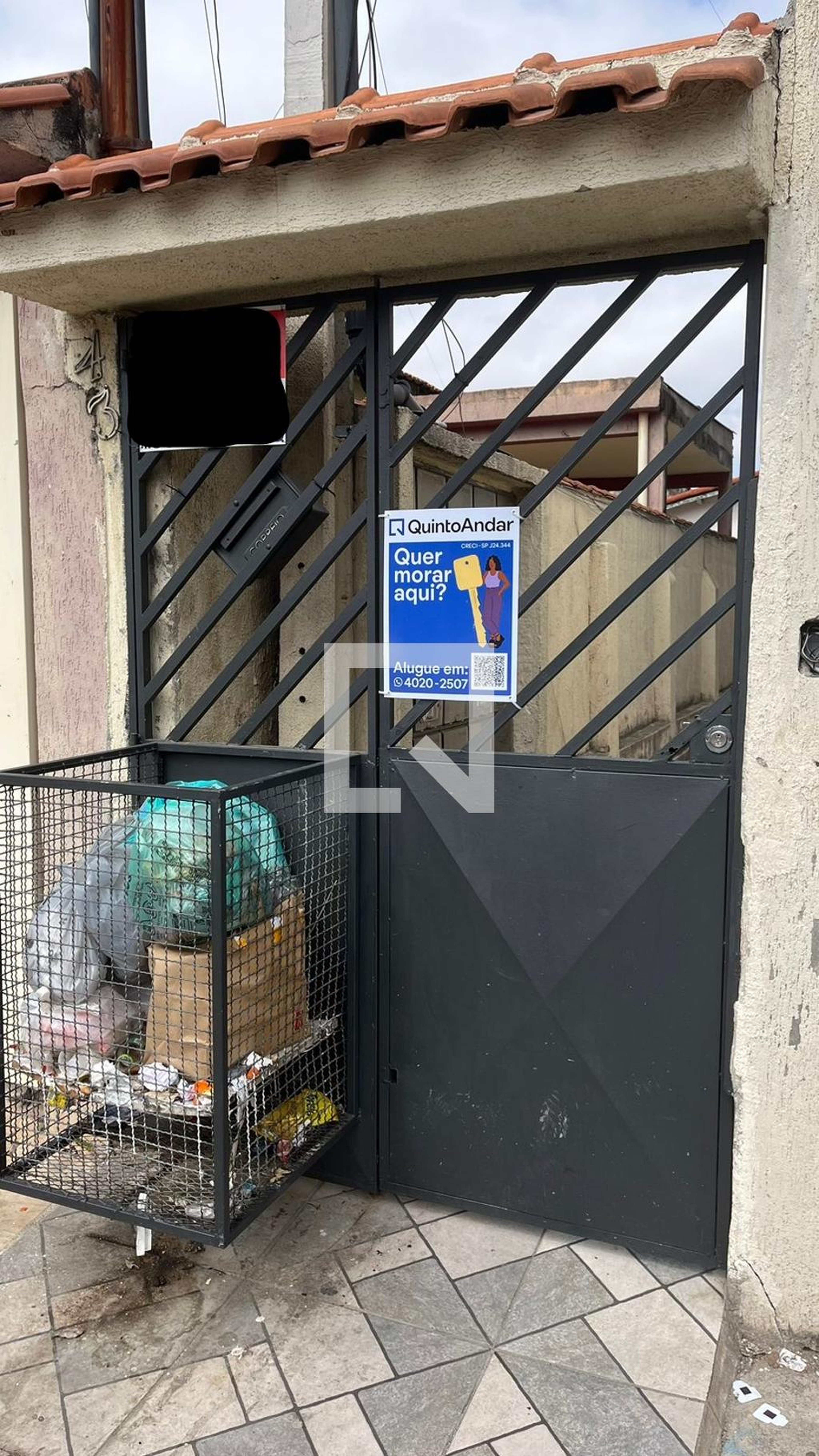 Fachada Condomínio em Rua Florinda Barbosa, 43