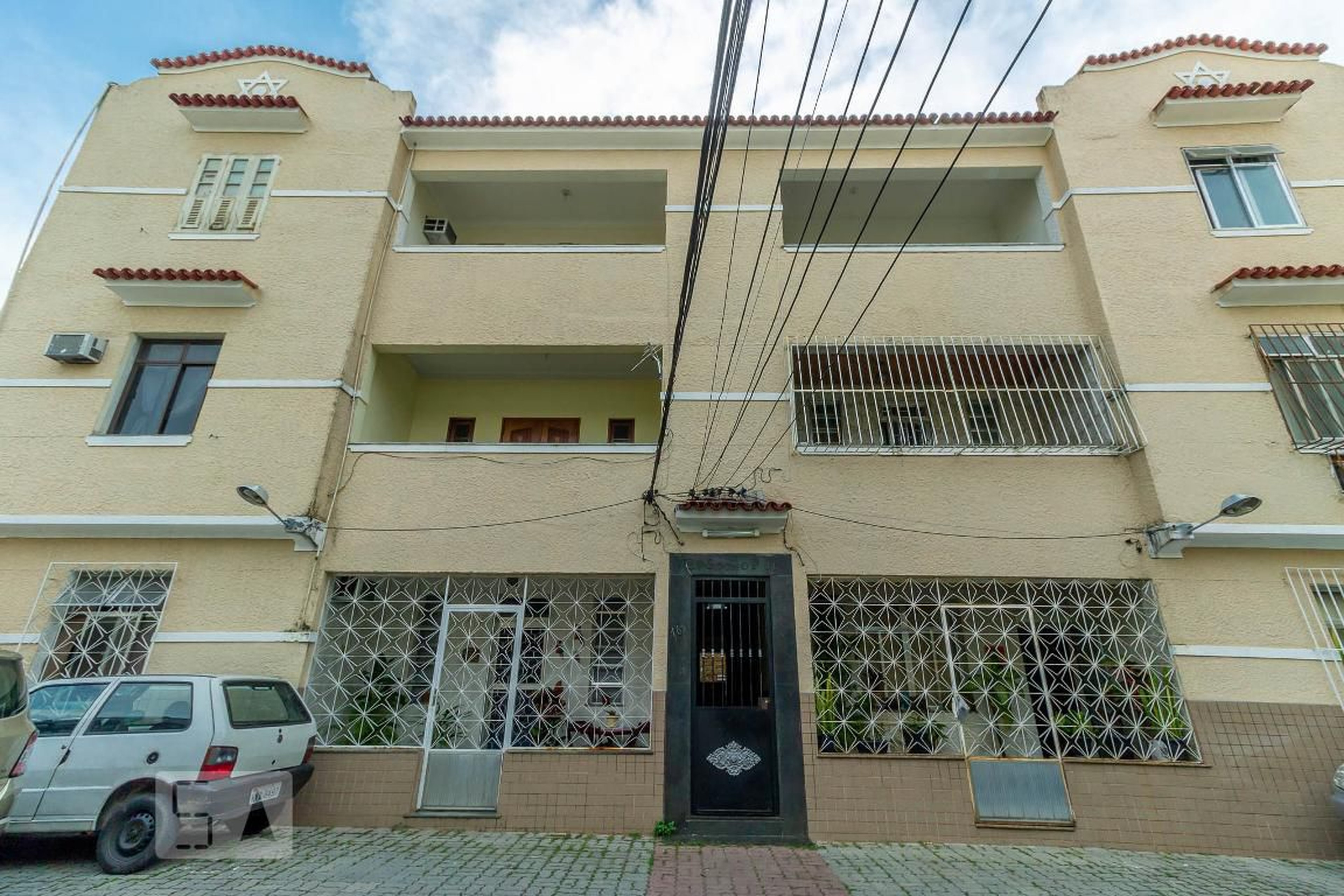 Fachada Condomínio em Rua Sidônio Paes, 103