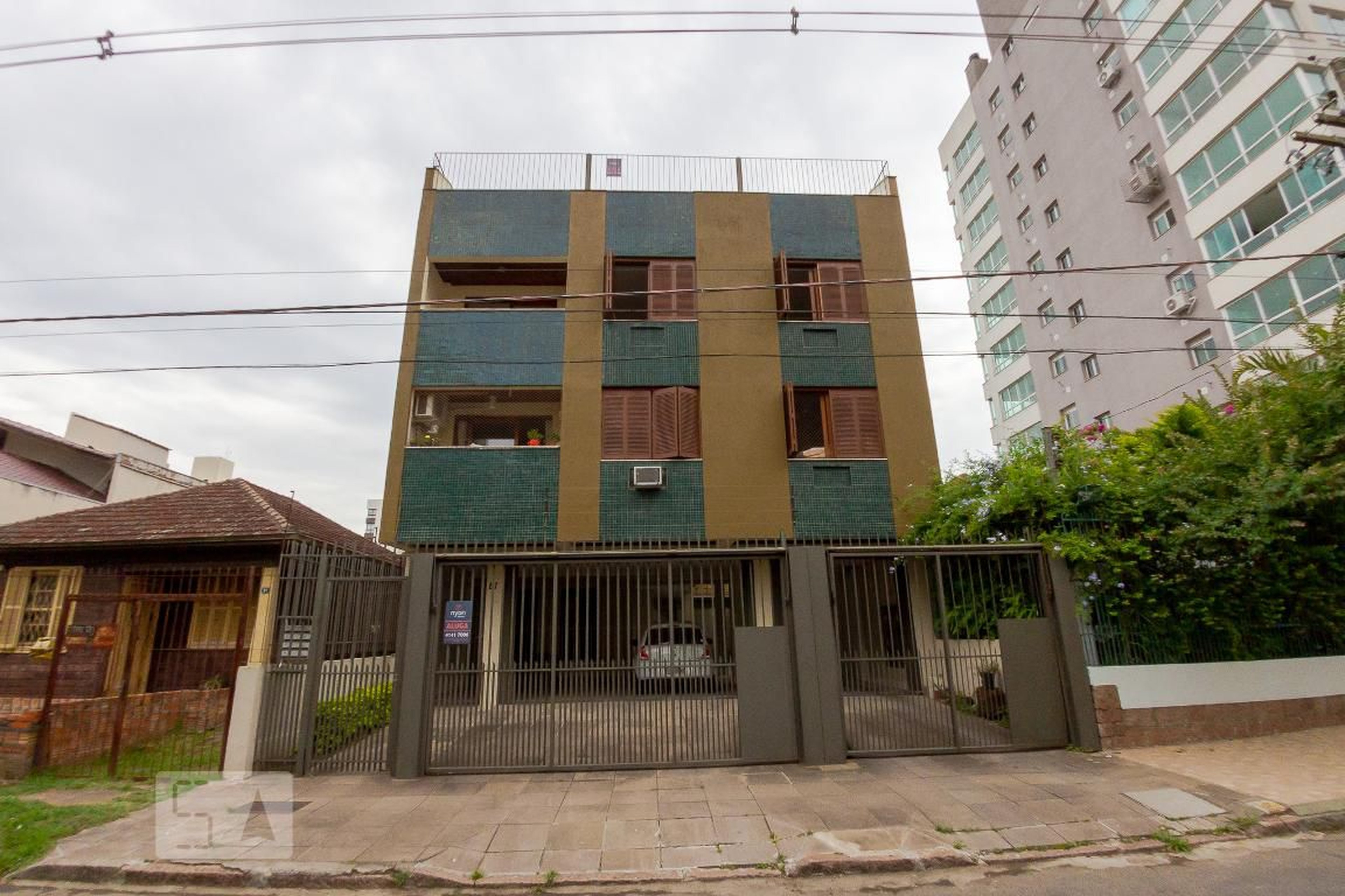 Fachada do Prédio Condomínio em Rua Luis Cosme, 81