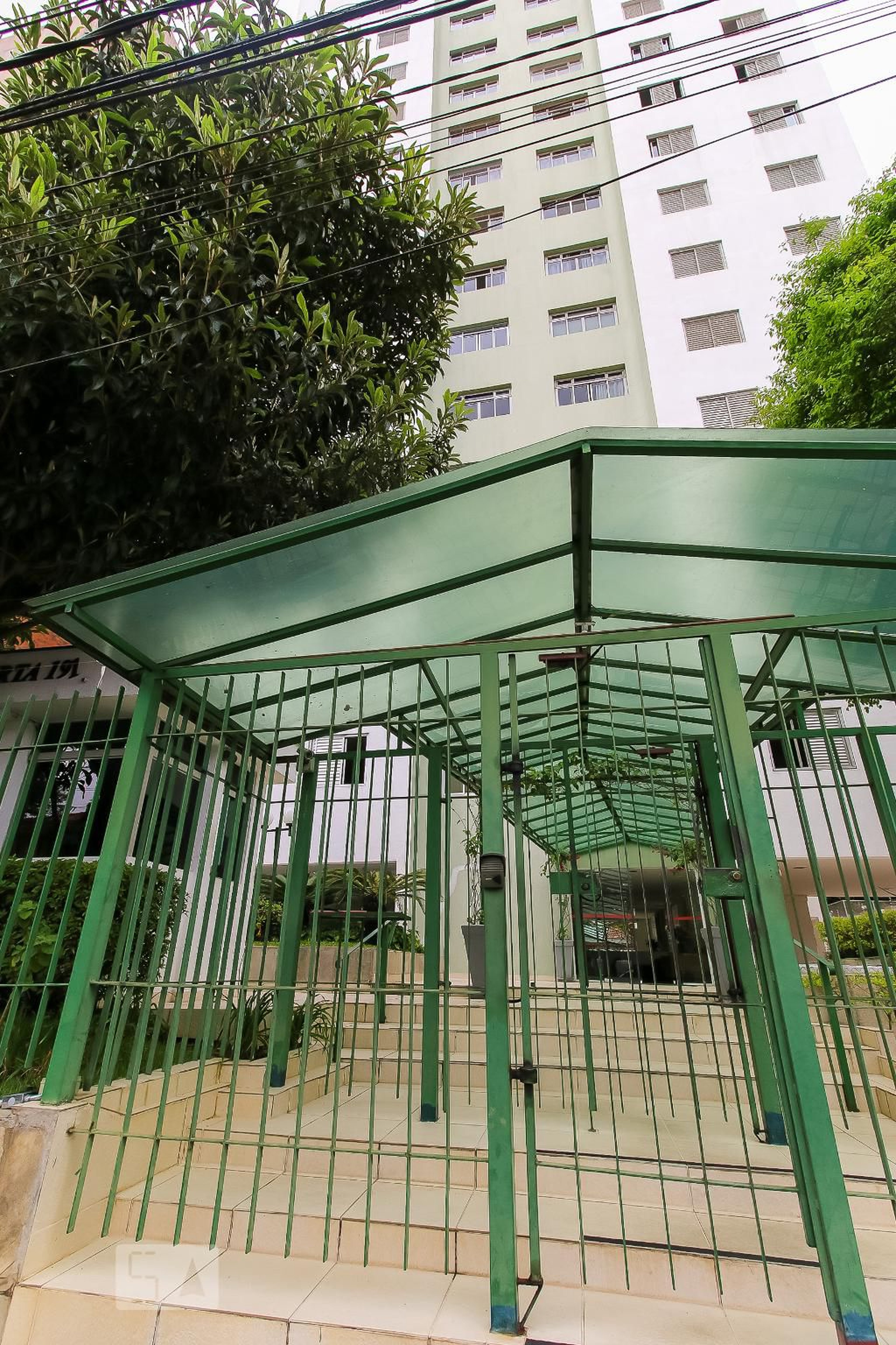 Fachada do Condomínio Edifício Roberta