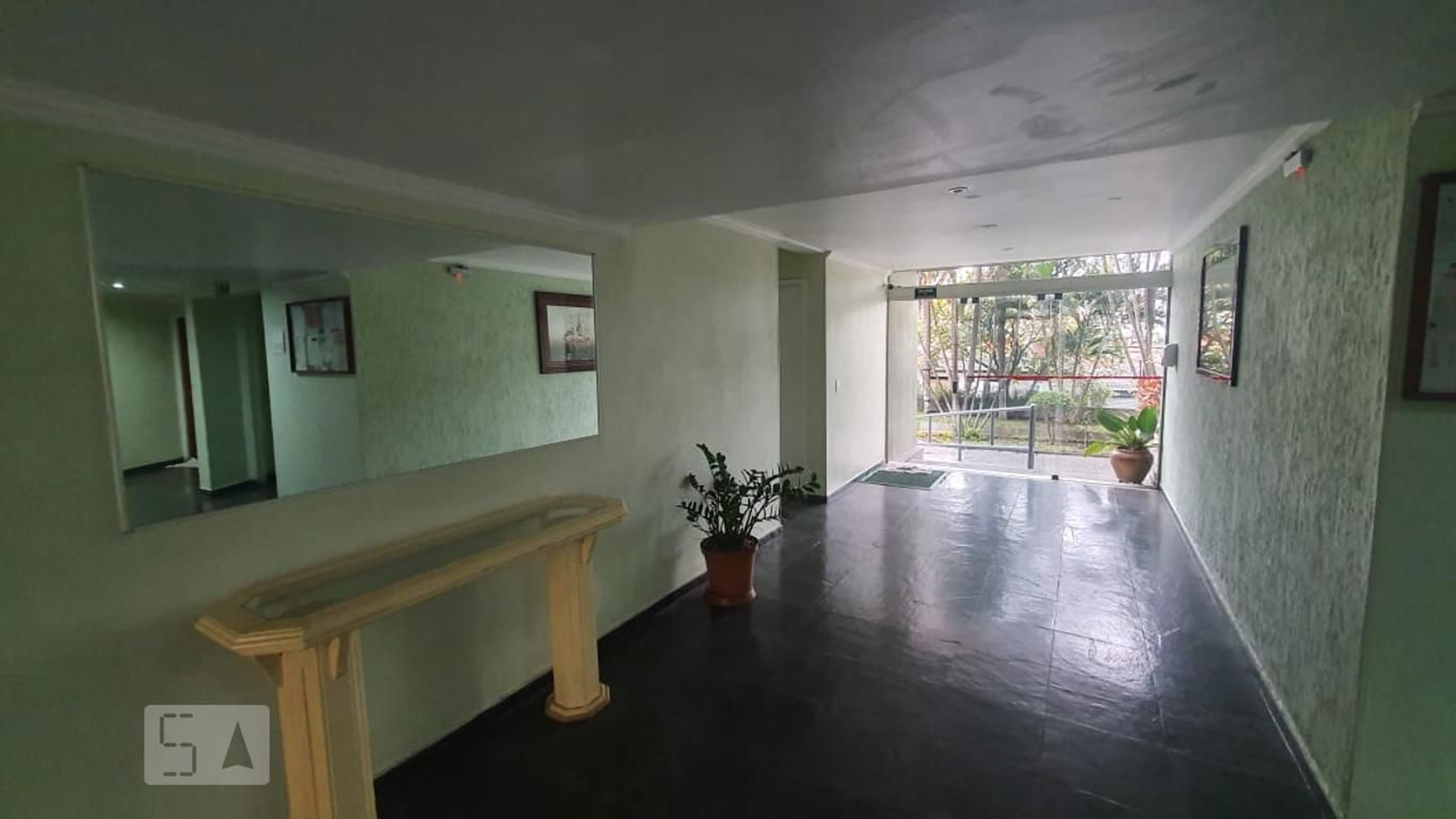 Hall - Saint Jacques