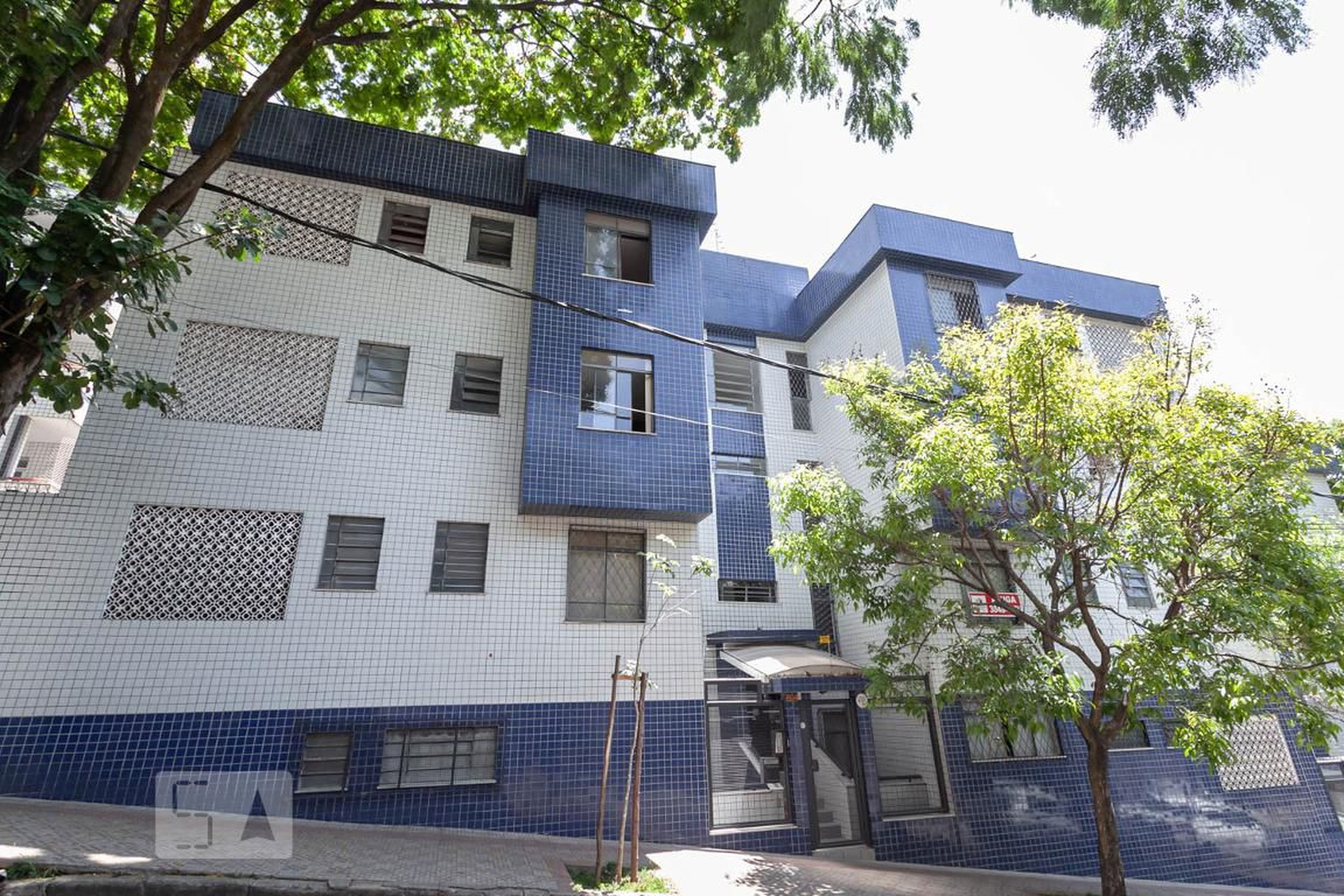 Fachada do Prédio Condomínio em Rua Viçosa, 694