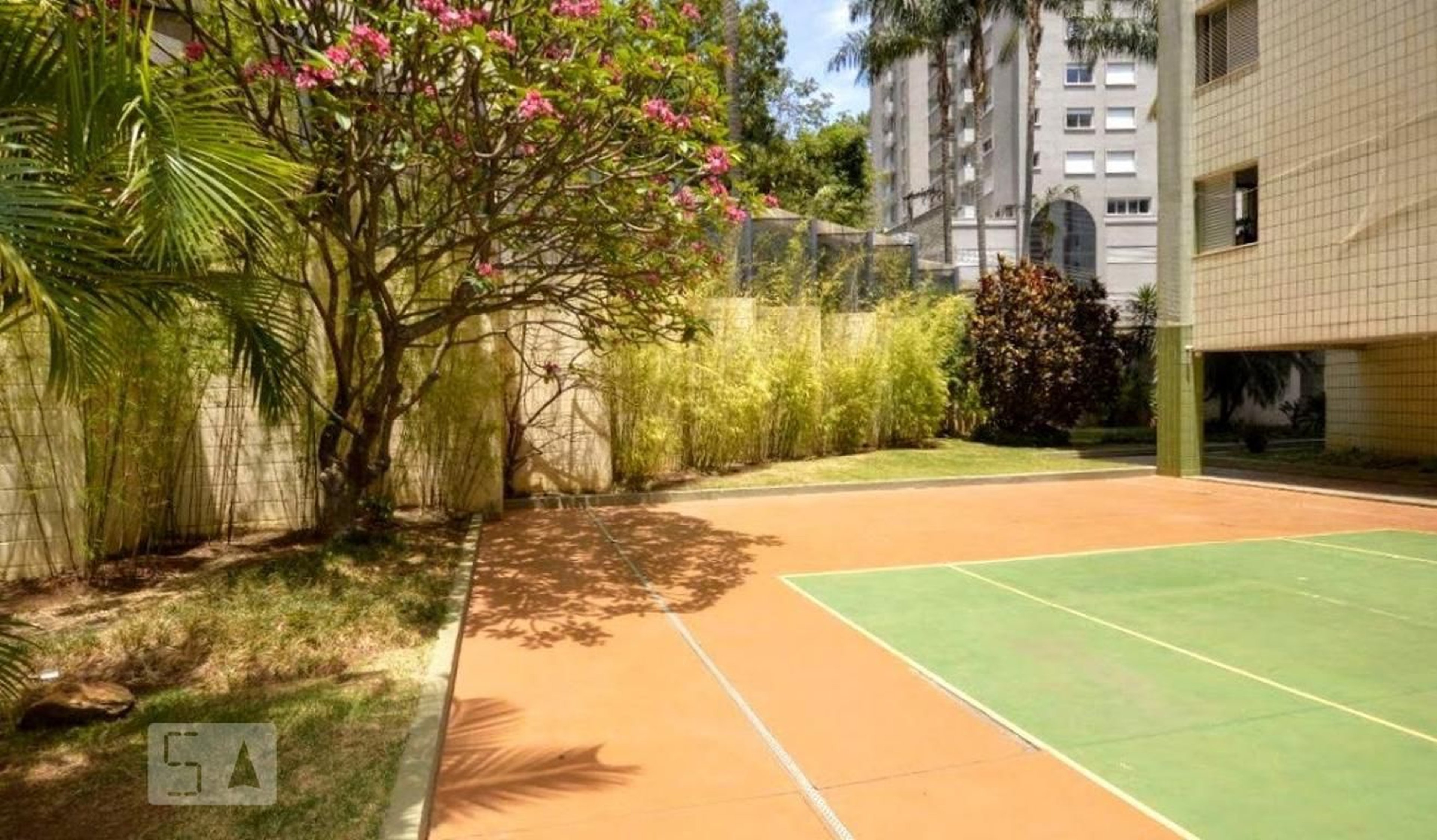 Área Externa - Flowers Garden