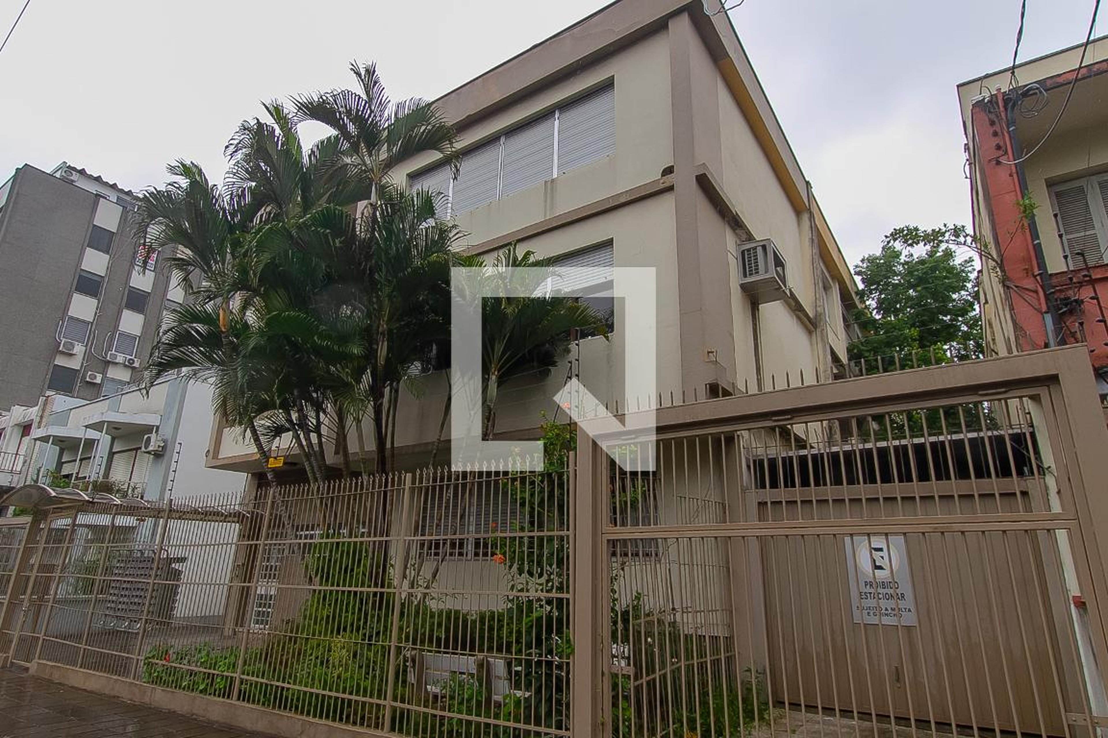 Fachada Condomínio em Rua Vicente da Fontoura, 2384