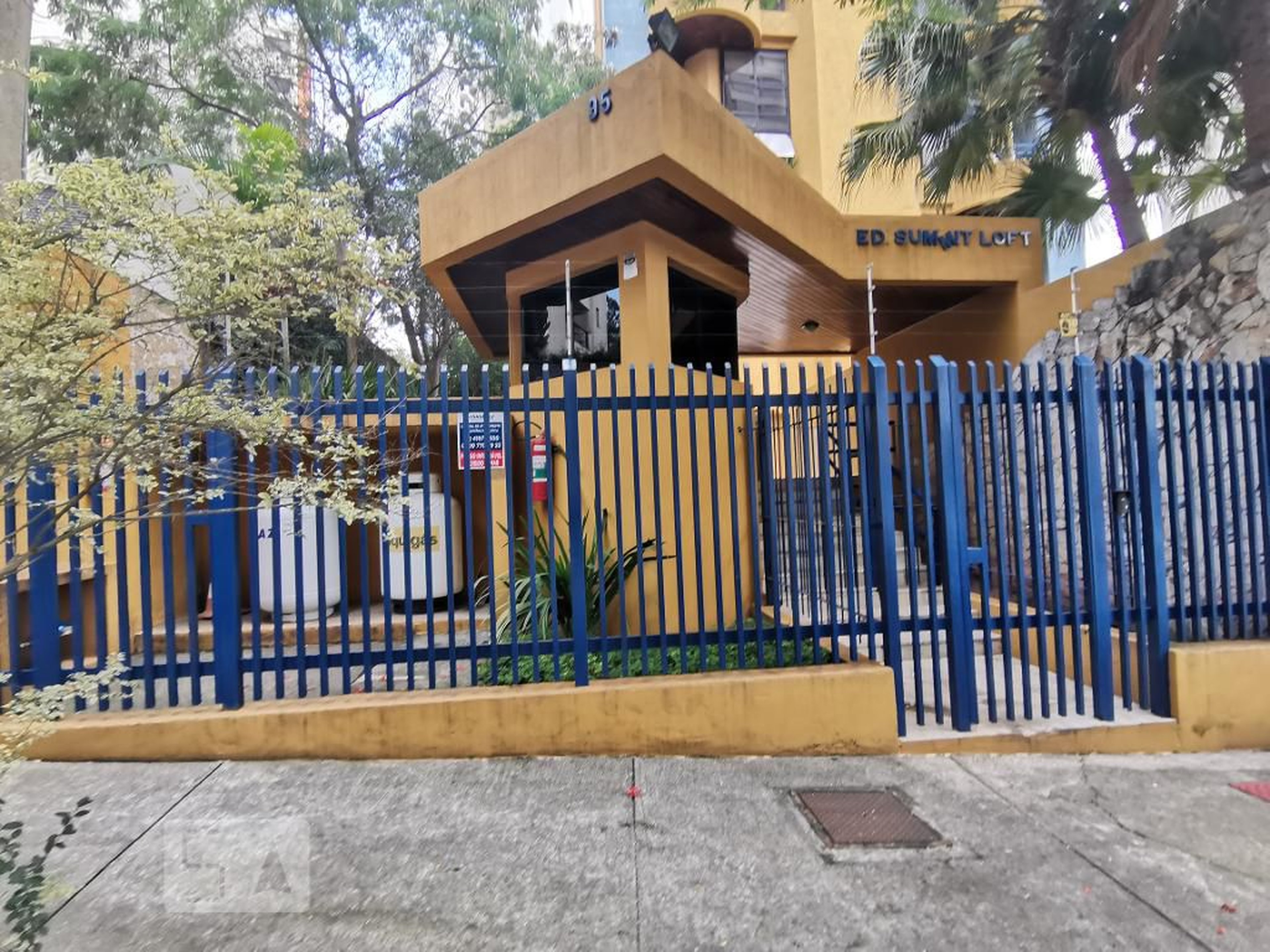 Fachada do Condomínio Condomínio Summit Loft