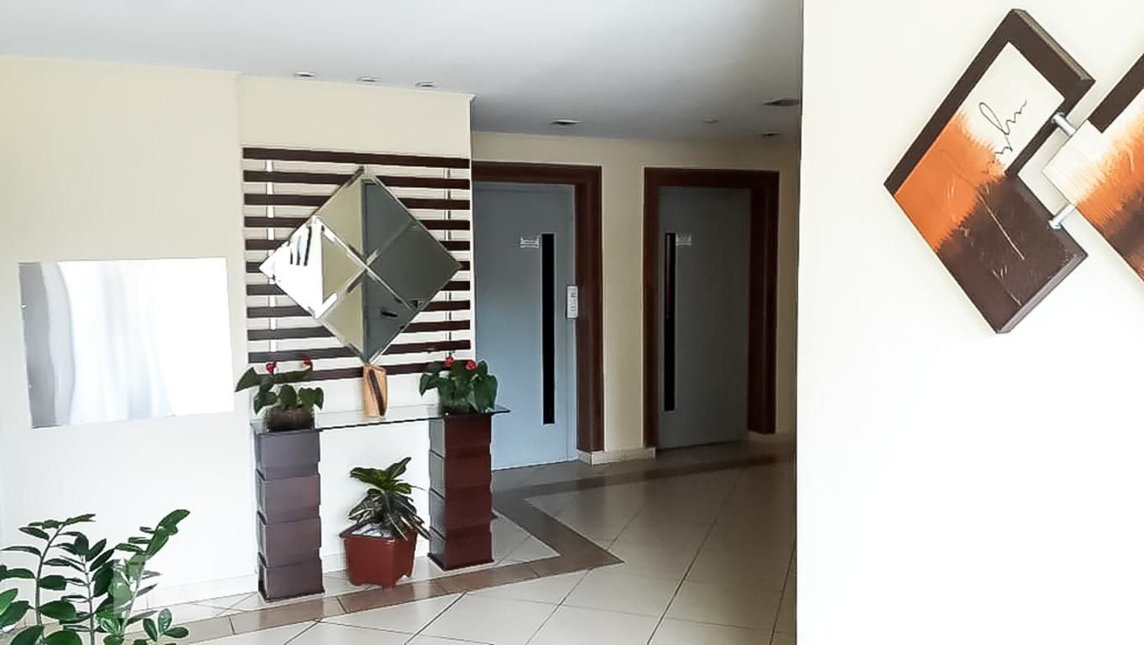 Hall Condomínio em Avenida Caminho do Mar, 1580