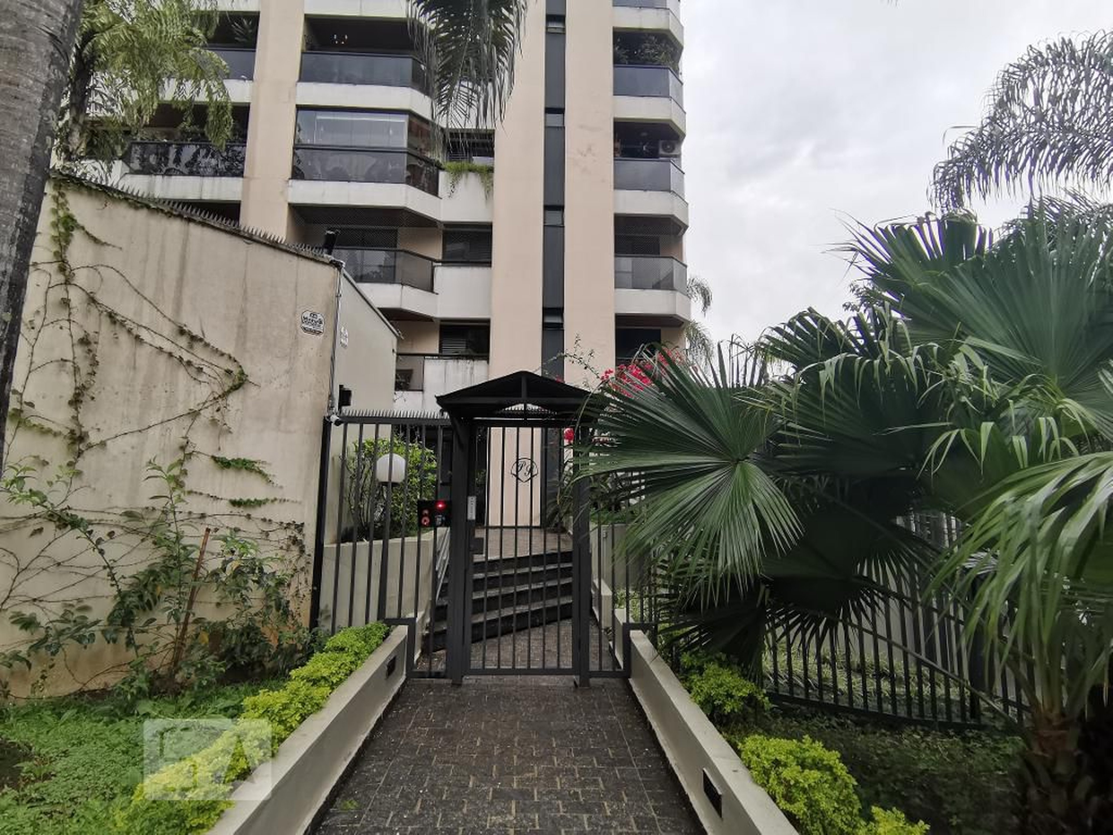 Fachada do Condomínio Condomínio Porto Seguro