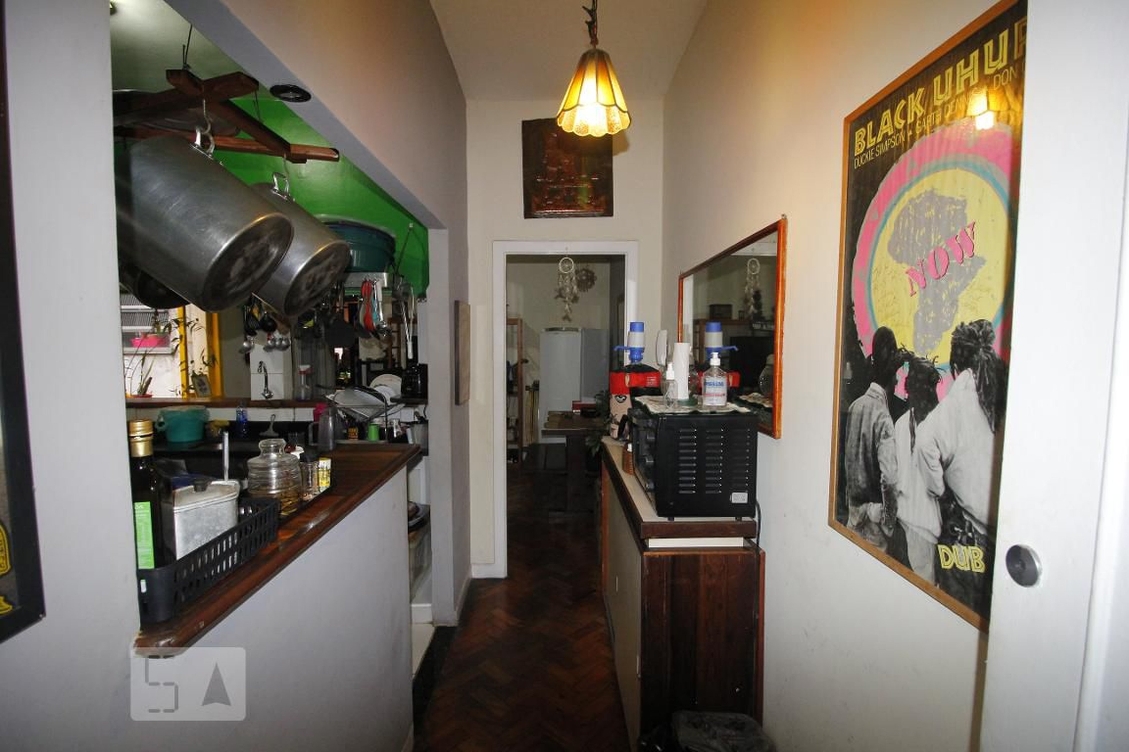 Entrada Condomínio em R. das Laranjeiras, 56