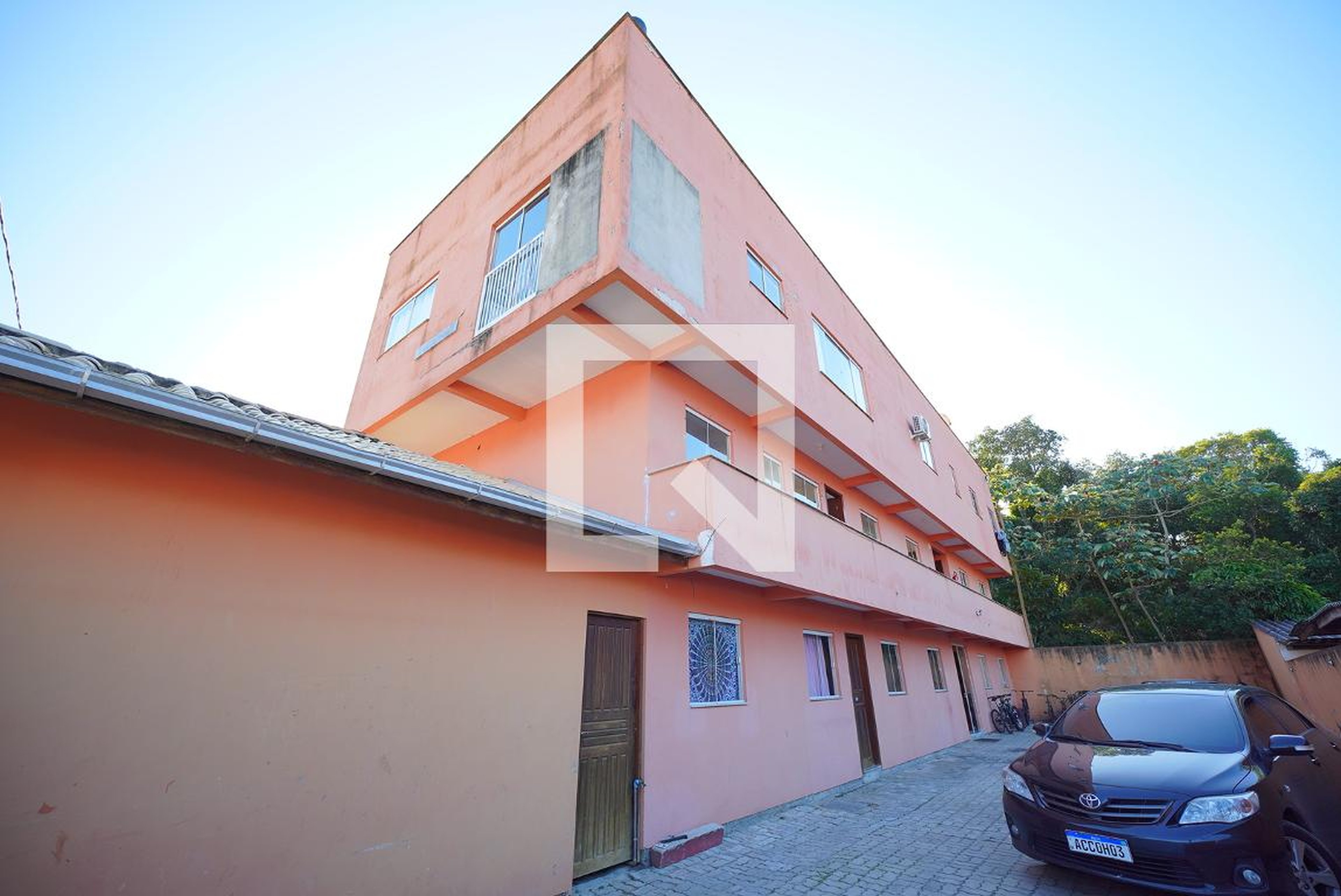 Fachada Condomínio Três Irmãos