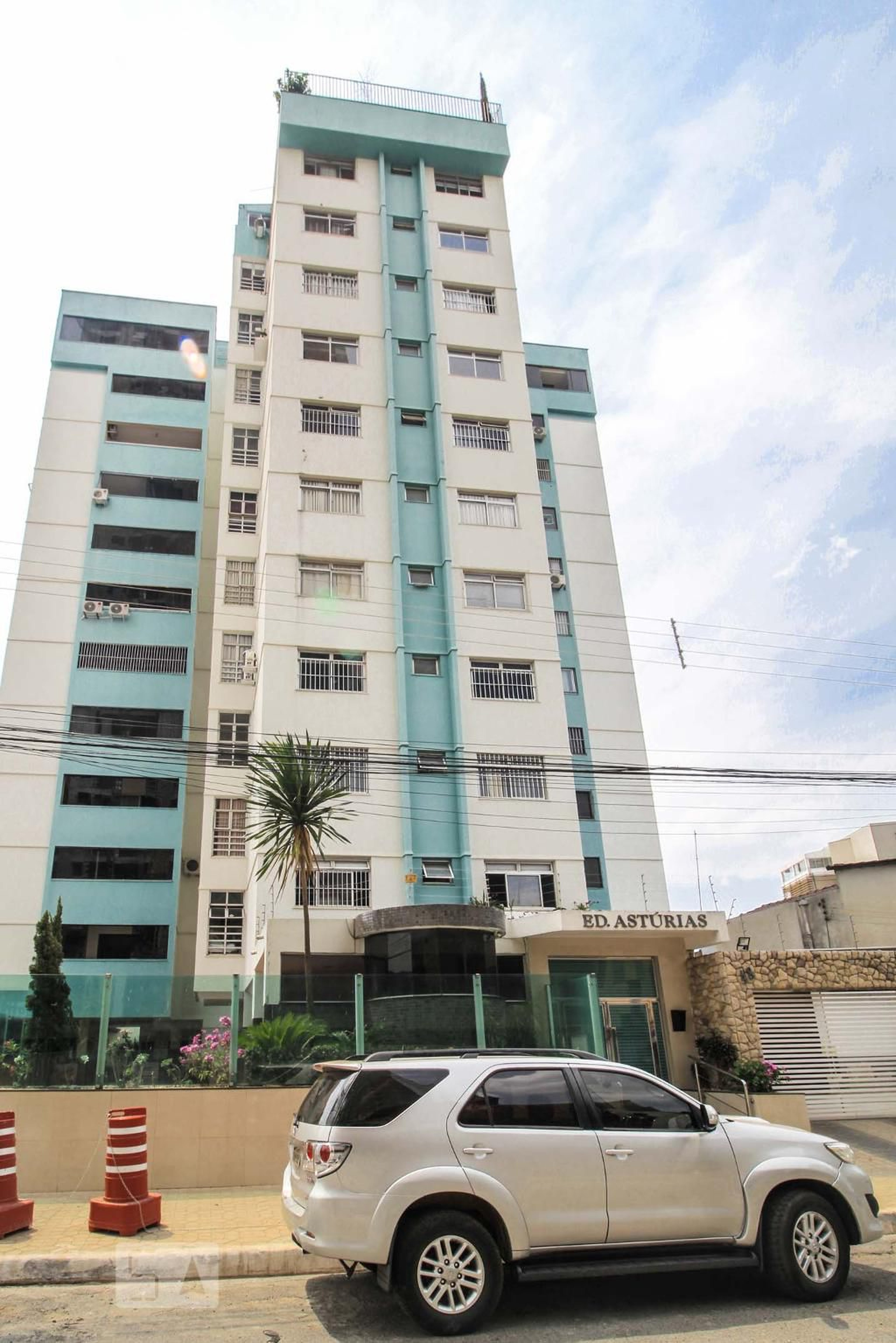 Fachada do Prédio Condomínio em Rua 28, 48