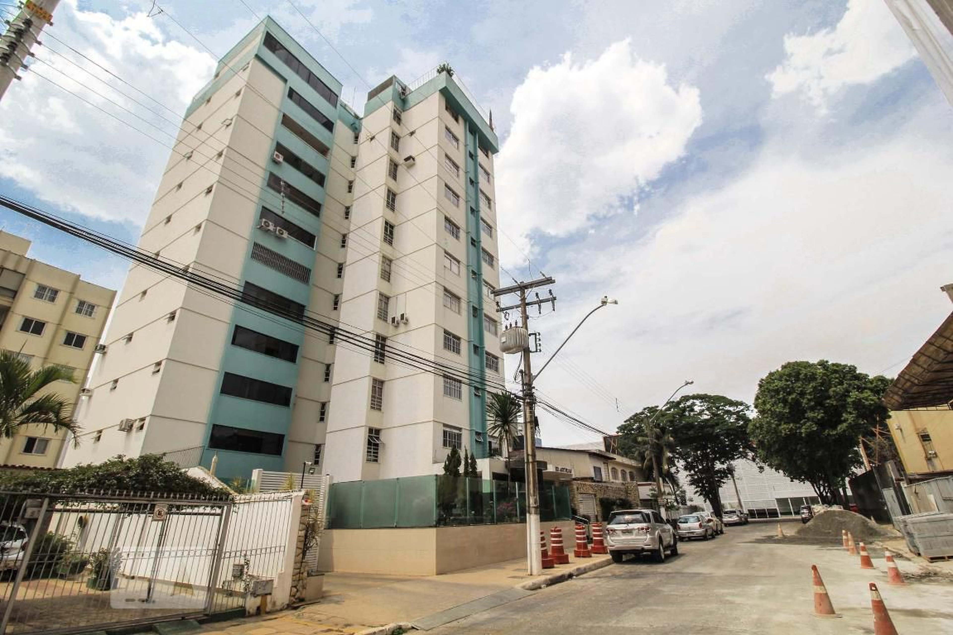 Fachada do Condomínio Condomínio em Rua 28, 48