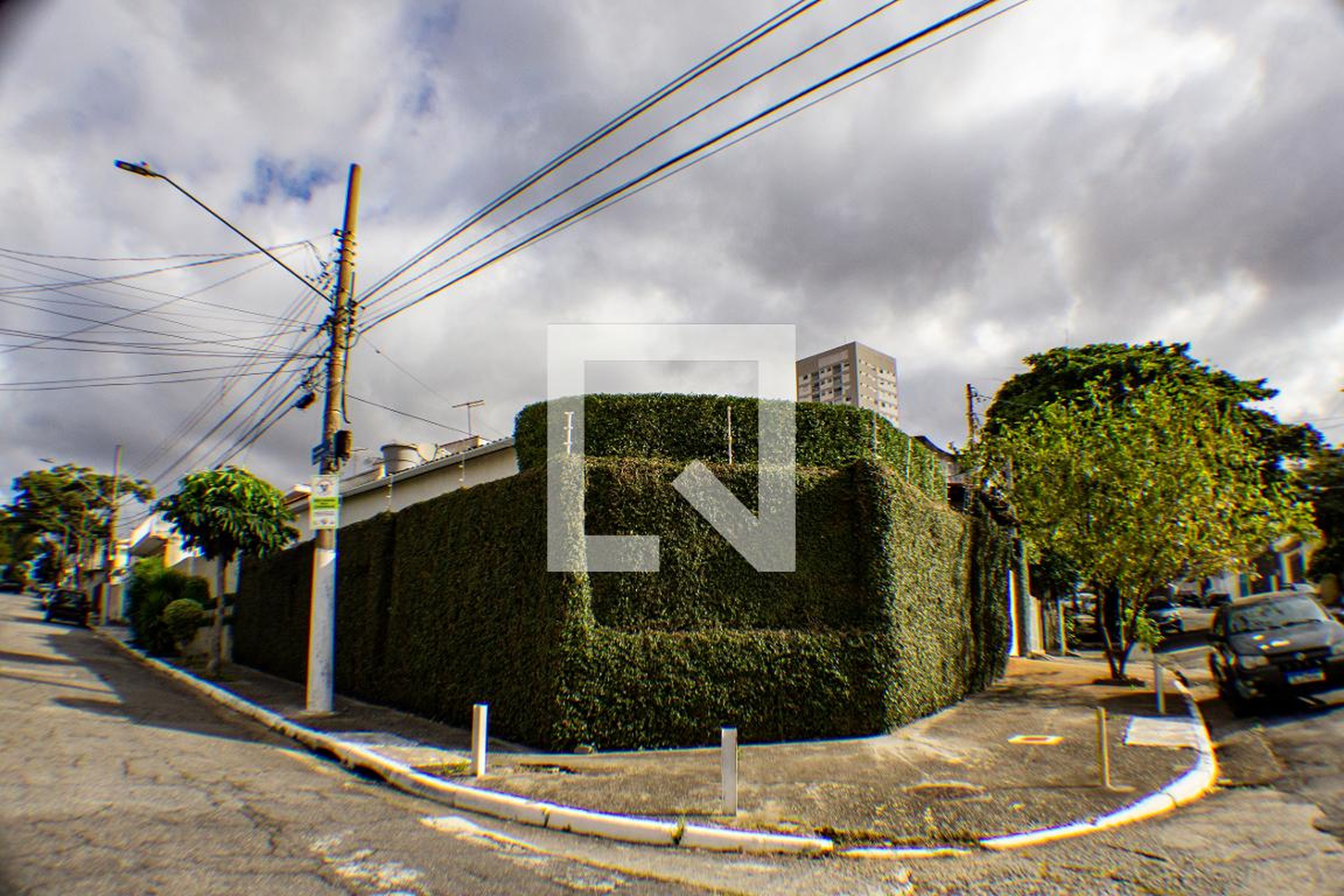 Fachada Condomínio em Rua Serranos, 238