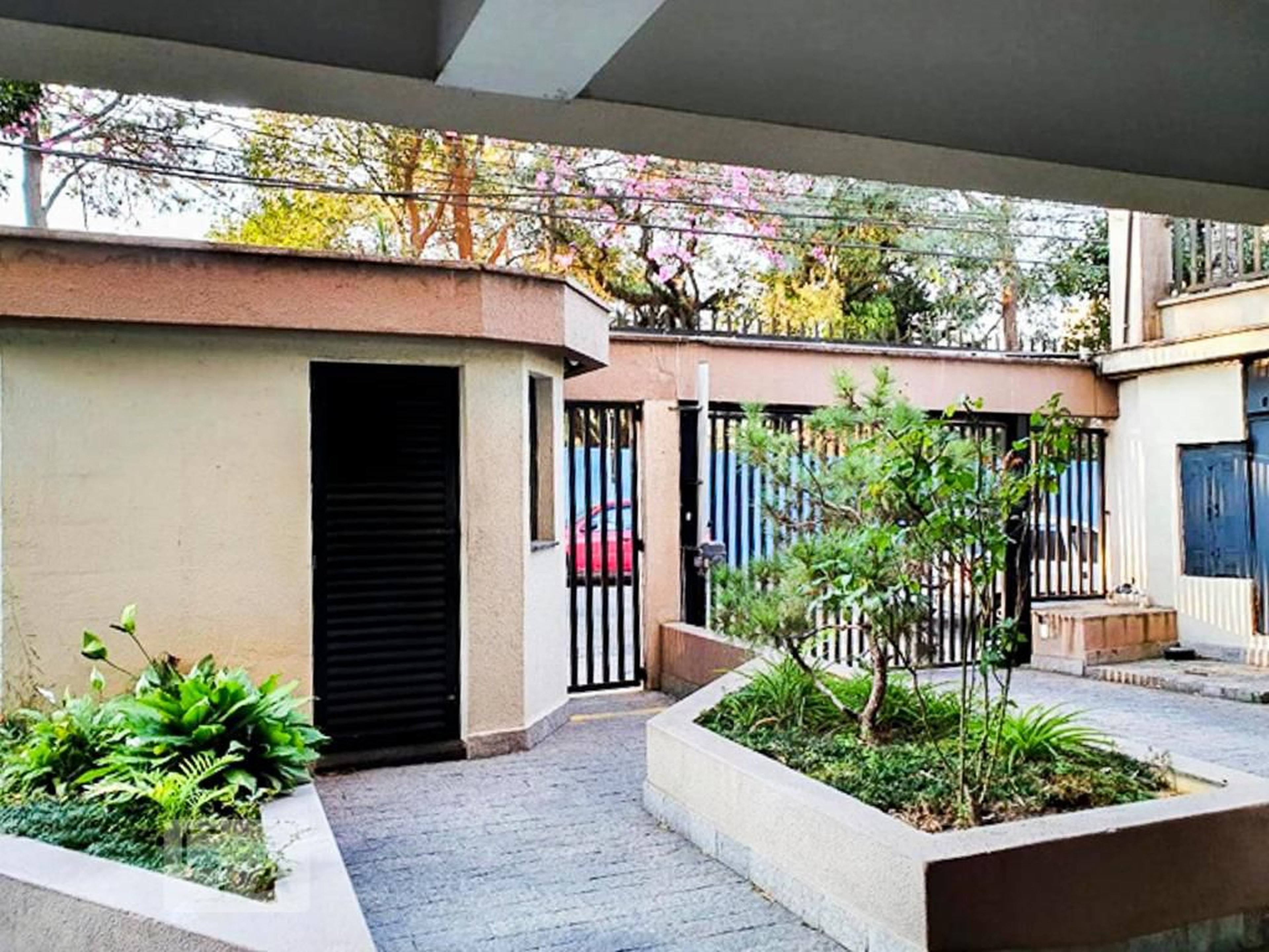 Entrada - Edifício Colmeneiro