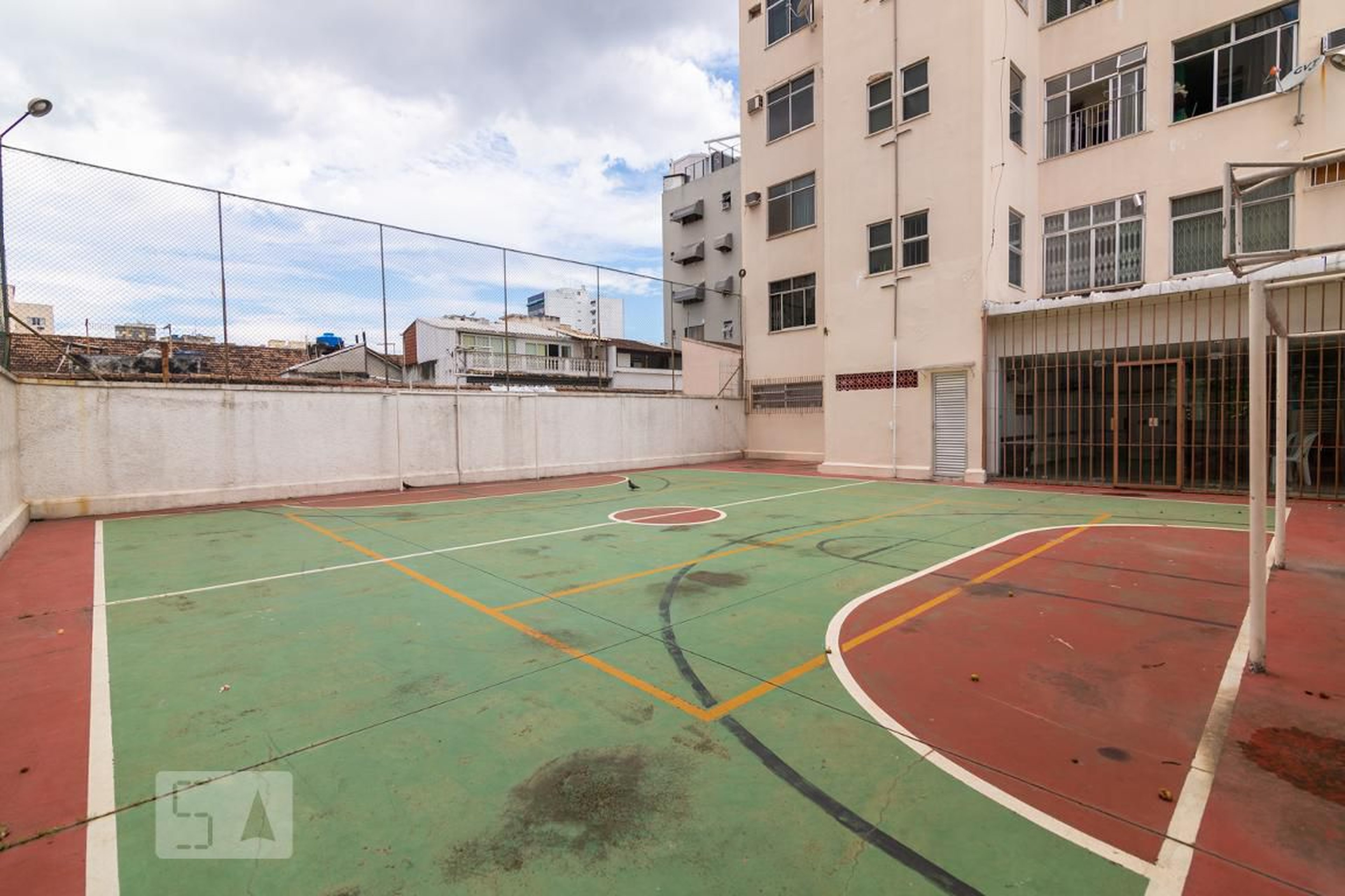 Quadra Esportiva - Edifício Tour de Saint de Saint Etienne