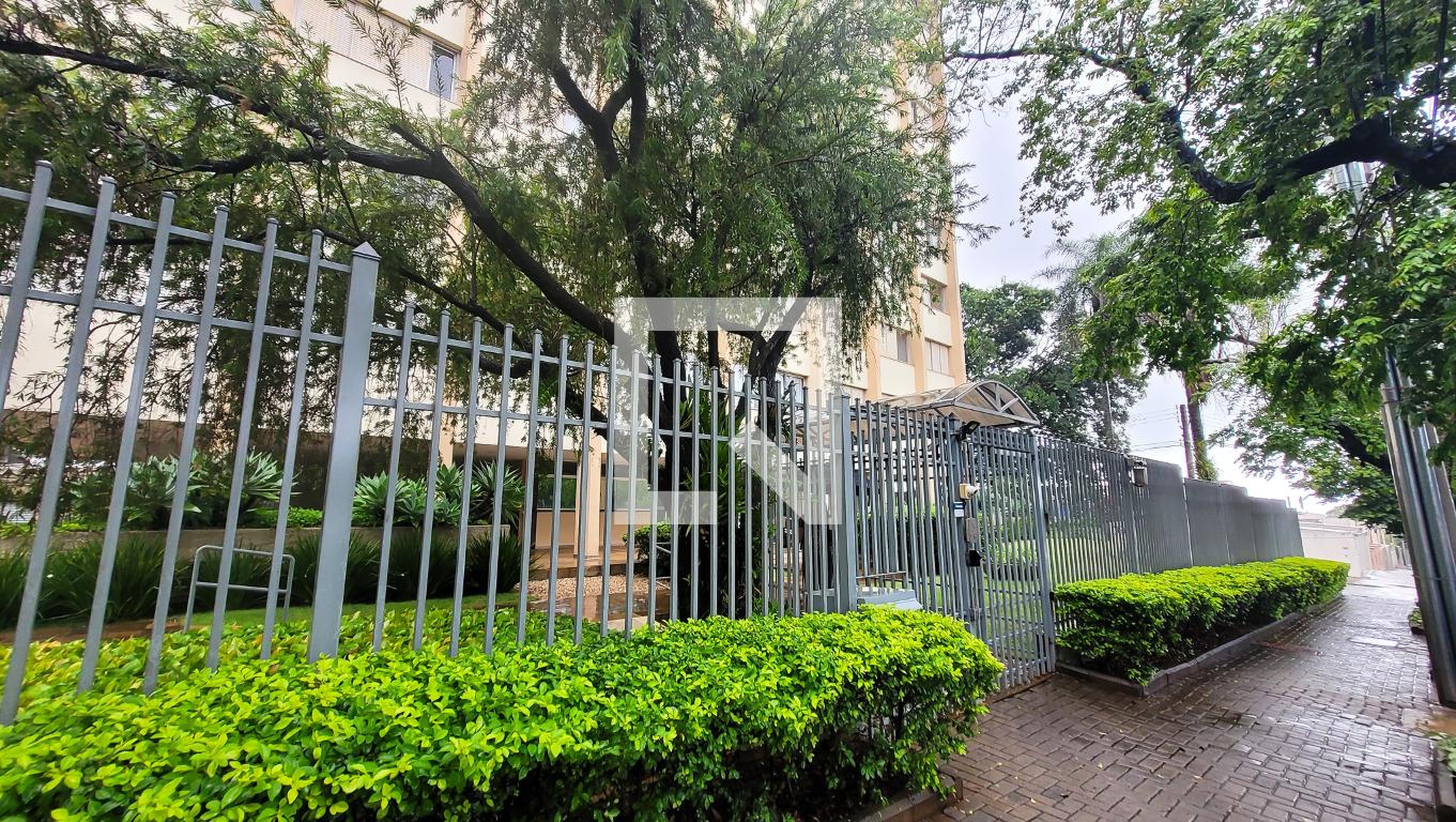 Fachada Condomínio em Rua Sampaio Vidal, 206