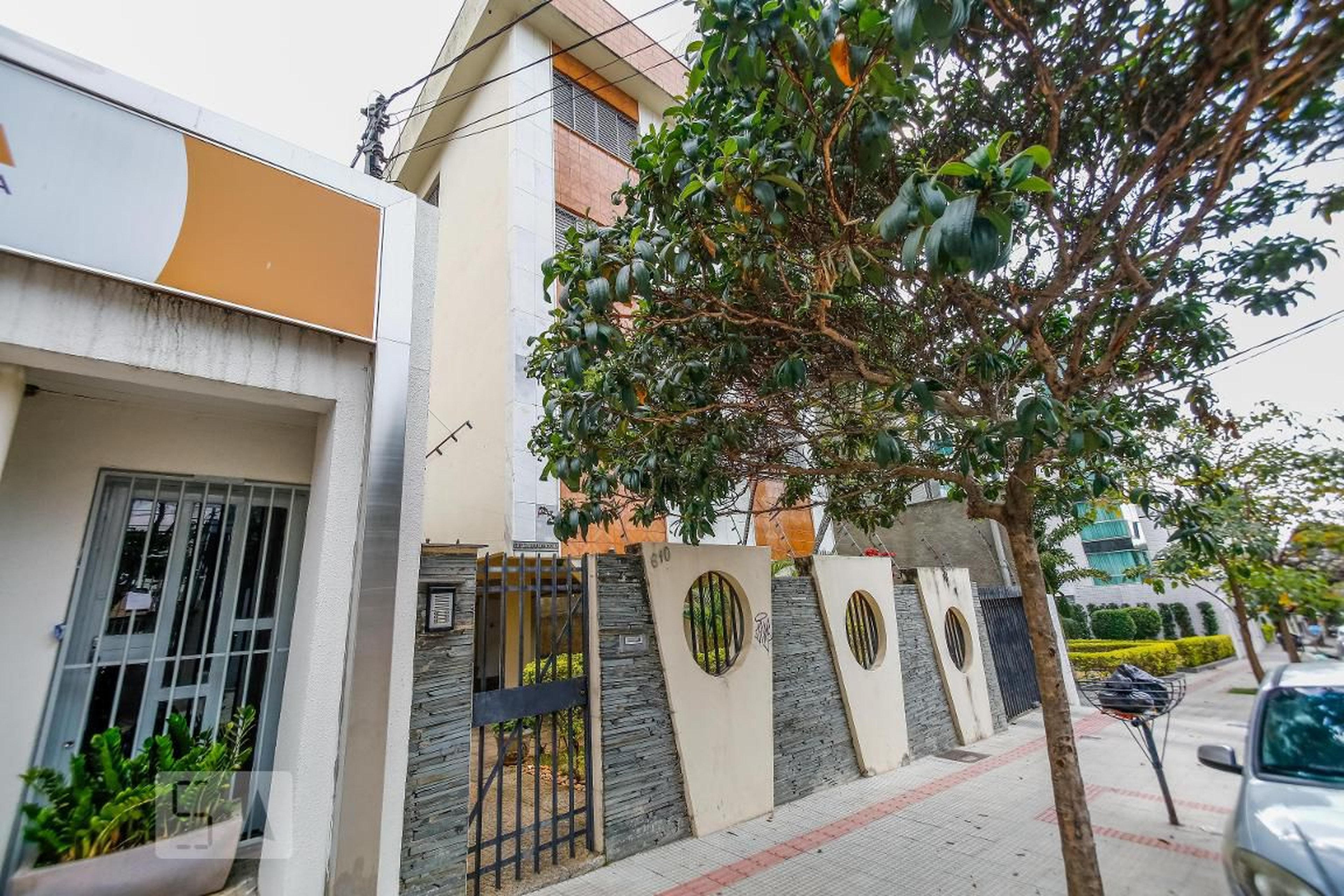 Fachada Condomínio em Rua Professor Pimenta da Veiga, 610