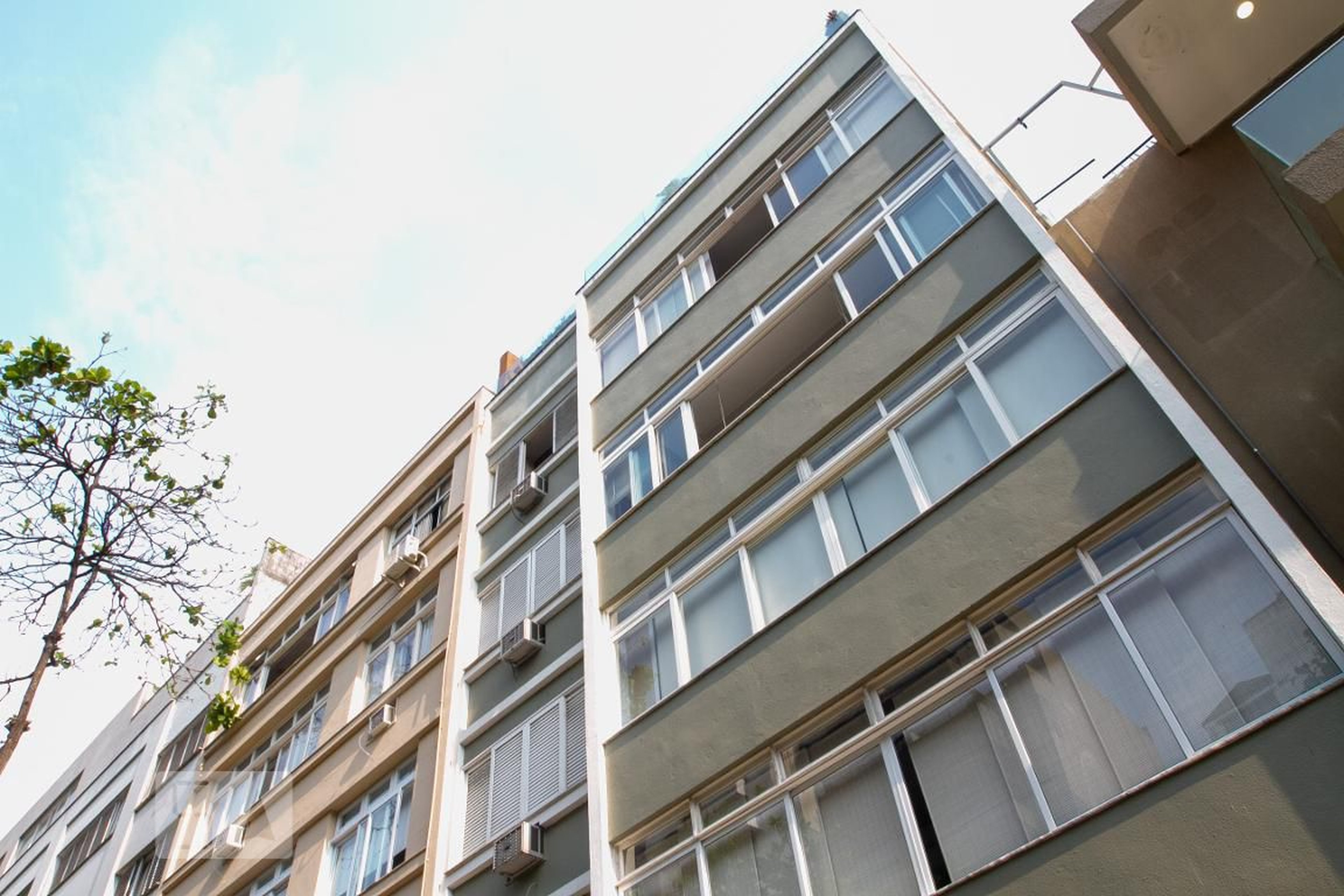 Fachada do Prédio Condomínio em Rua Redentor, 63