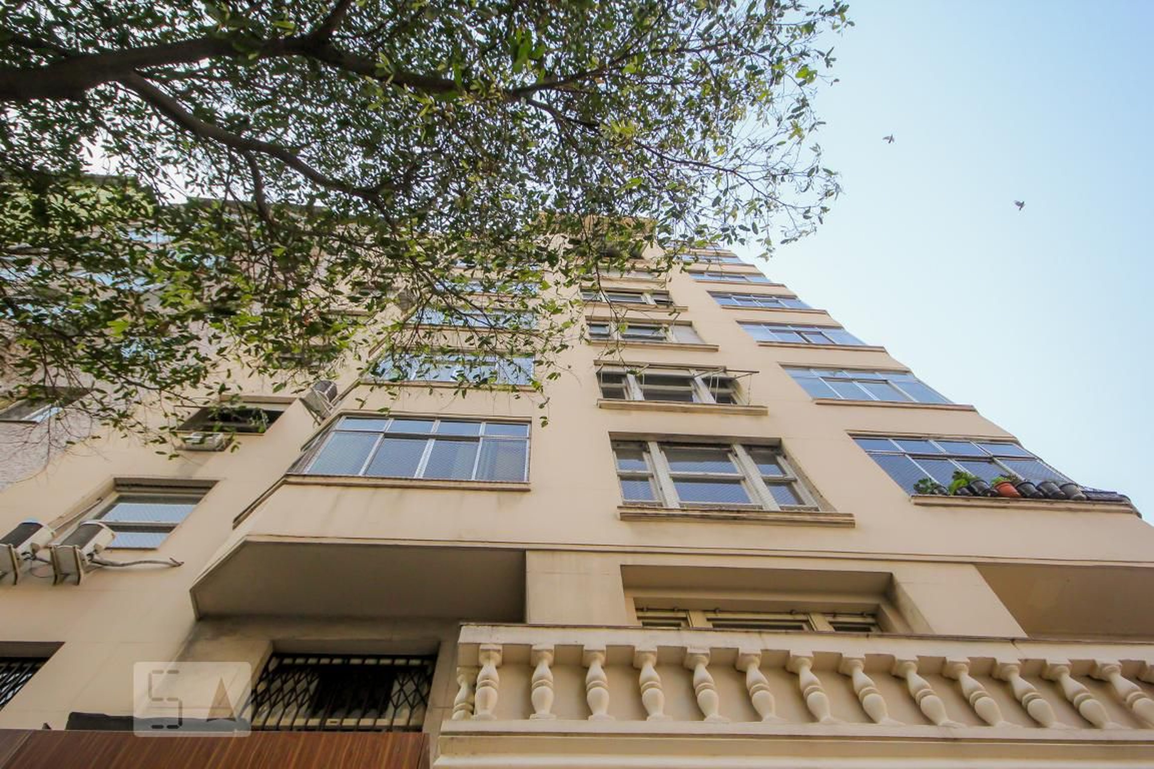 Fachada Condomínio em Av. Nossa Sra. de Copacabana, 74