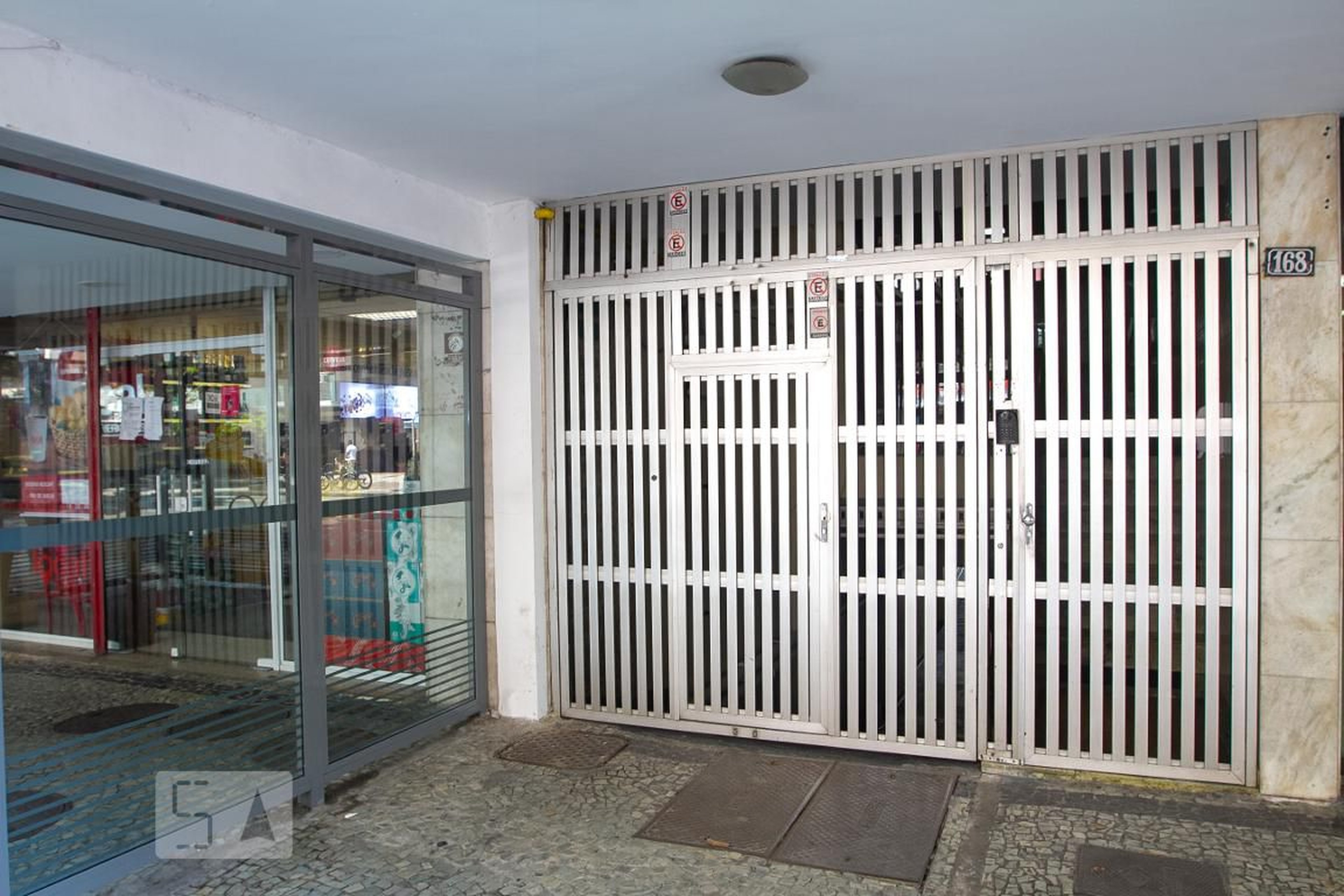 Entrada do Prédio - null