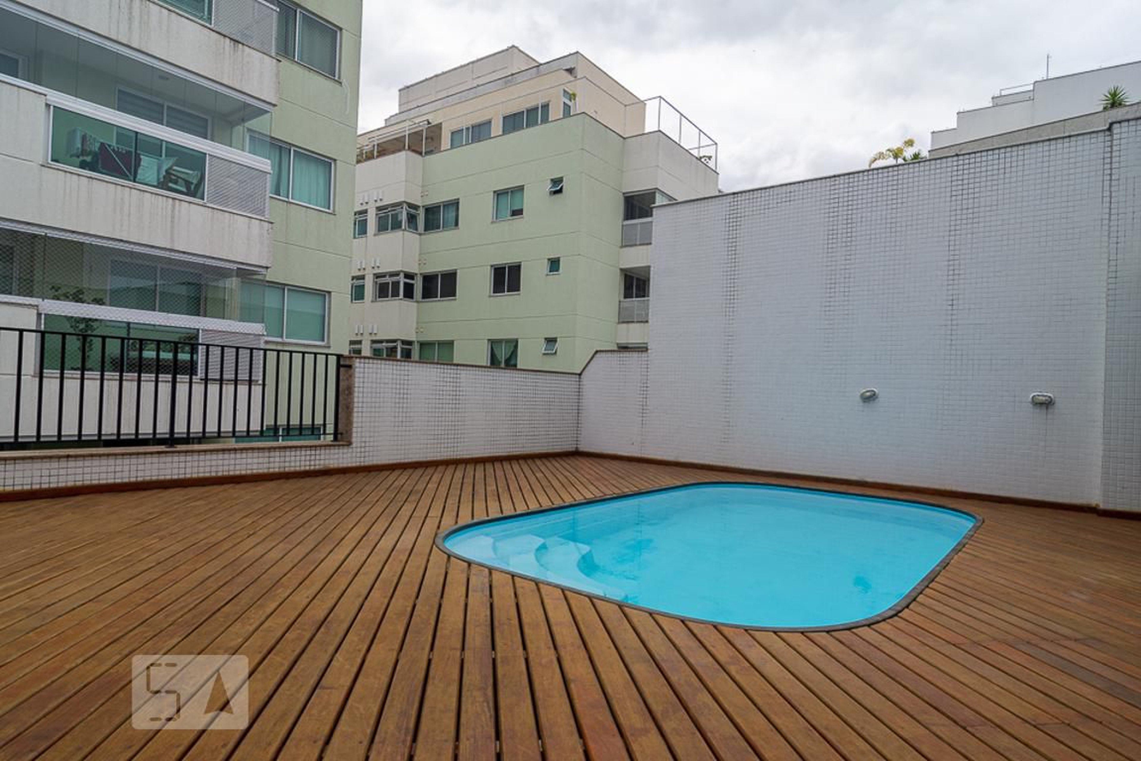 Piscina - Edifício Château Du Chambord