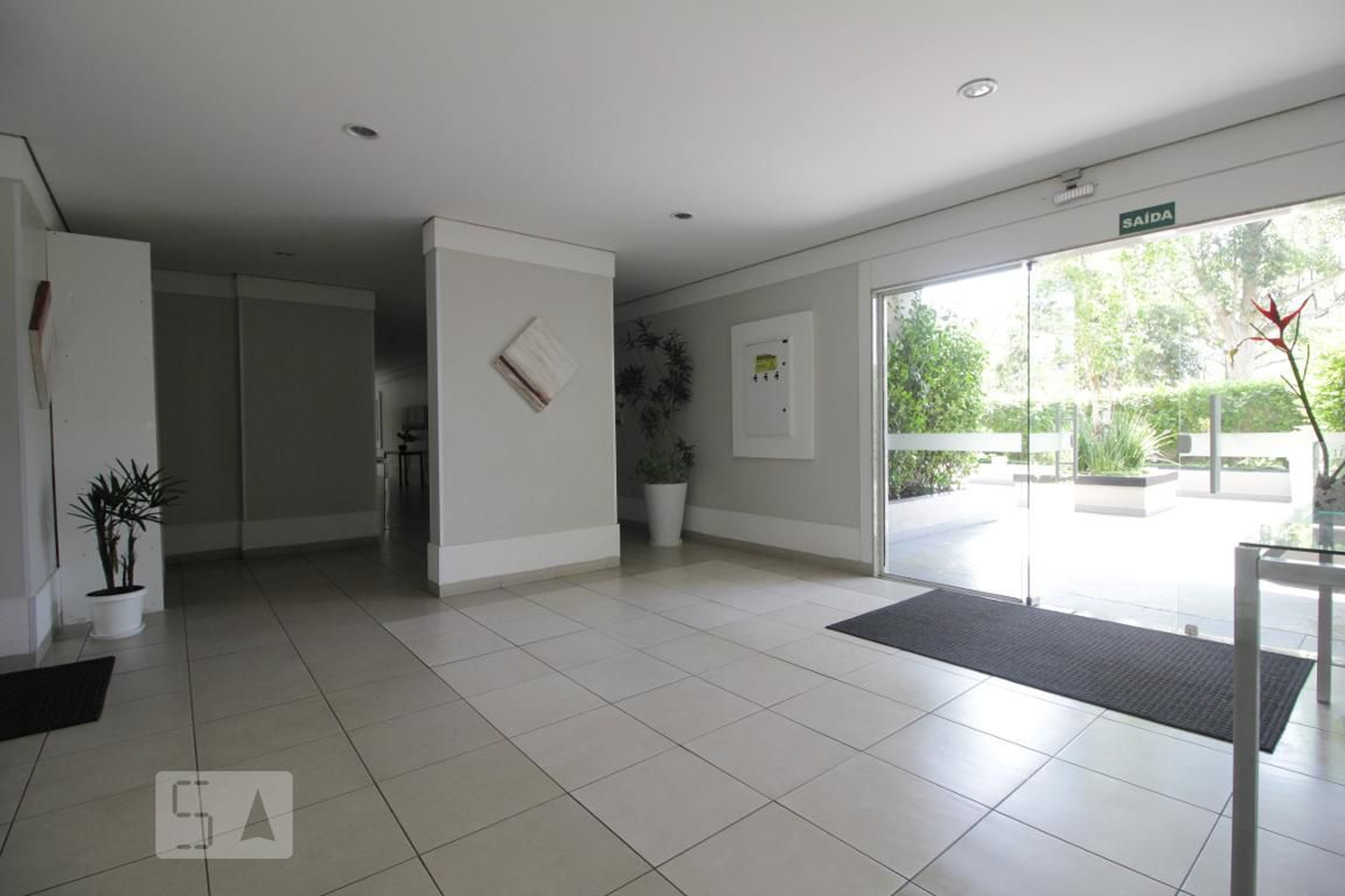 Hall social Condomínio em Rua Alexandre Benois, 107