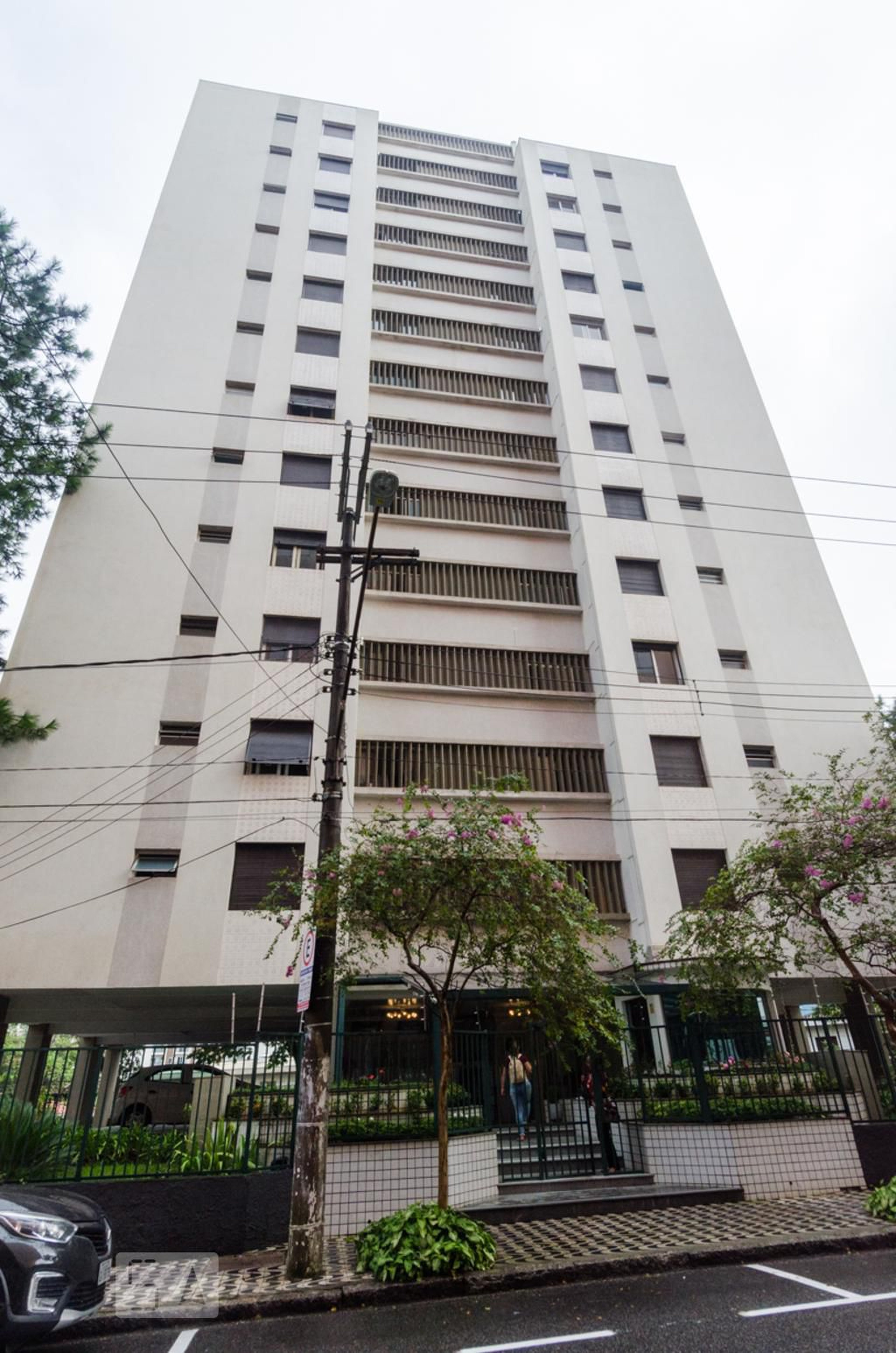 Fachada do Condomínio Edifício Regina