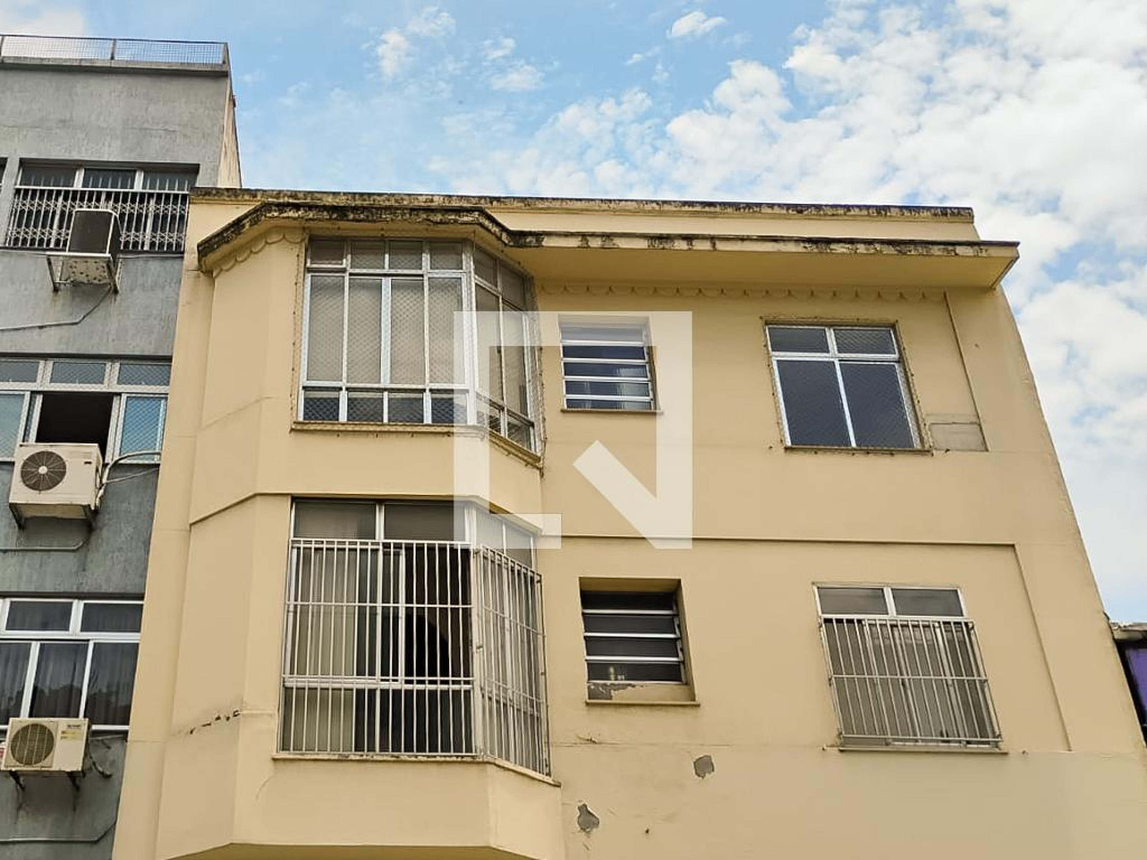 Fachada Condomínio em Rua Voluntários da Pátria, 324