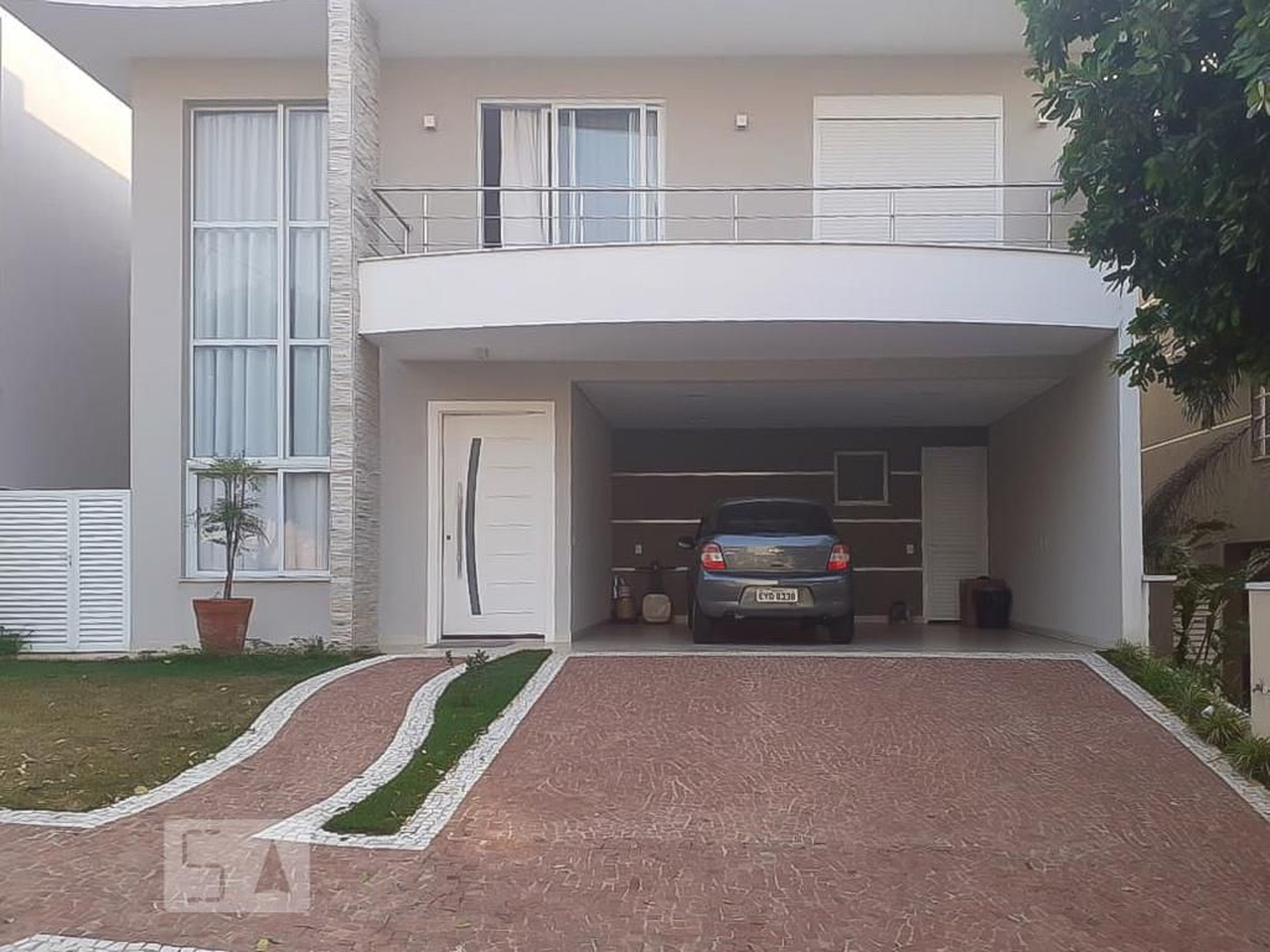 Fachada Condomínio em Rua Admir Albieri, 119