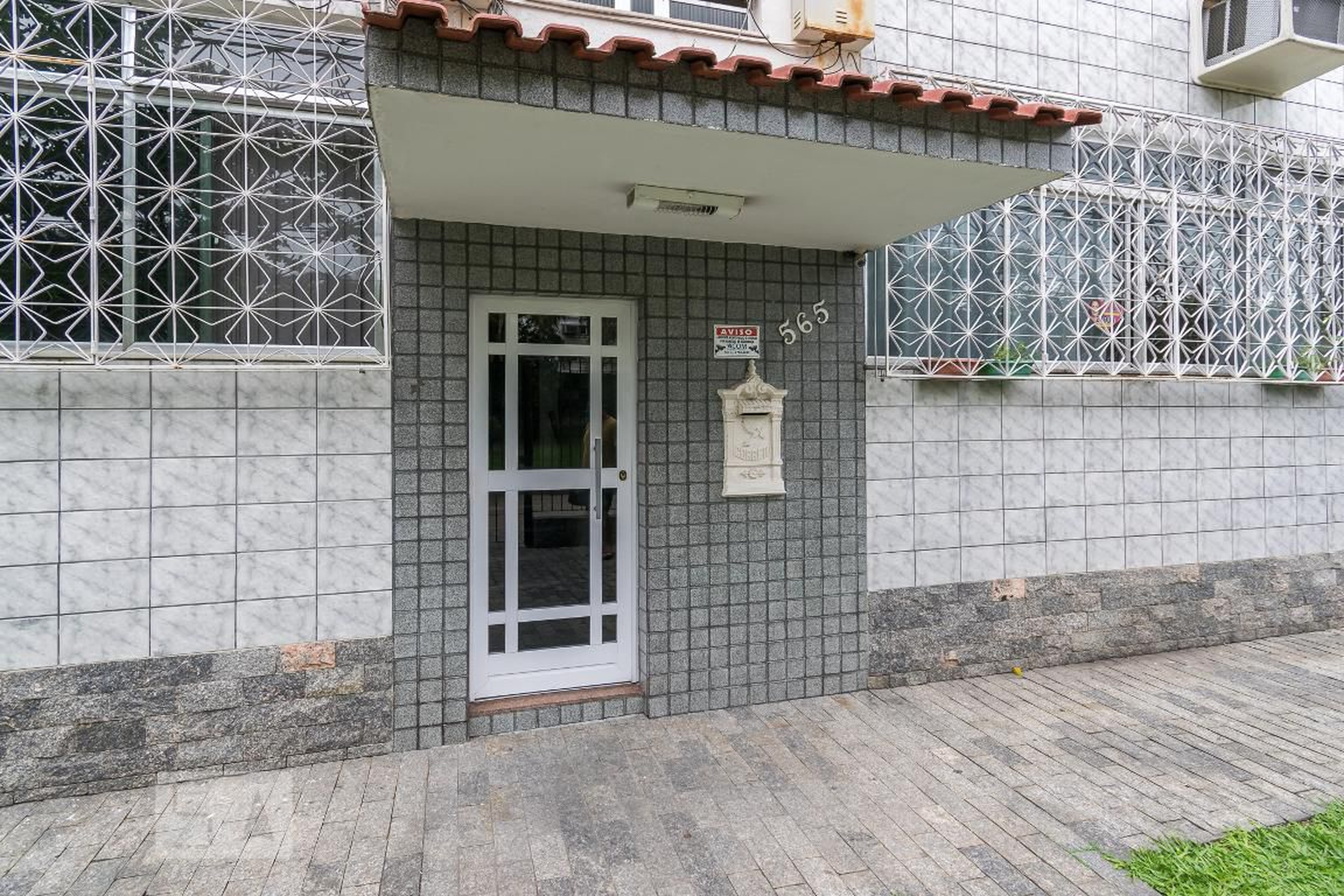 Entrada do prédio - Edifício Santa Pia