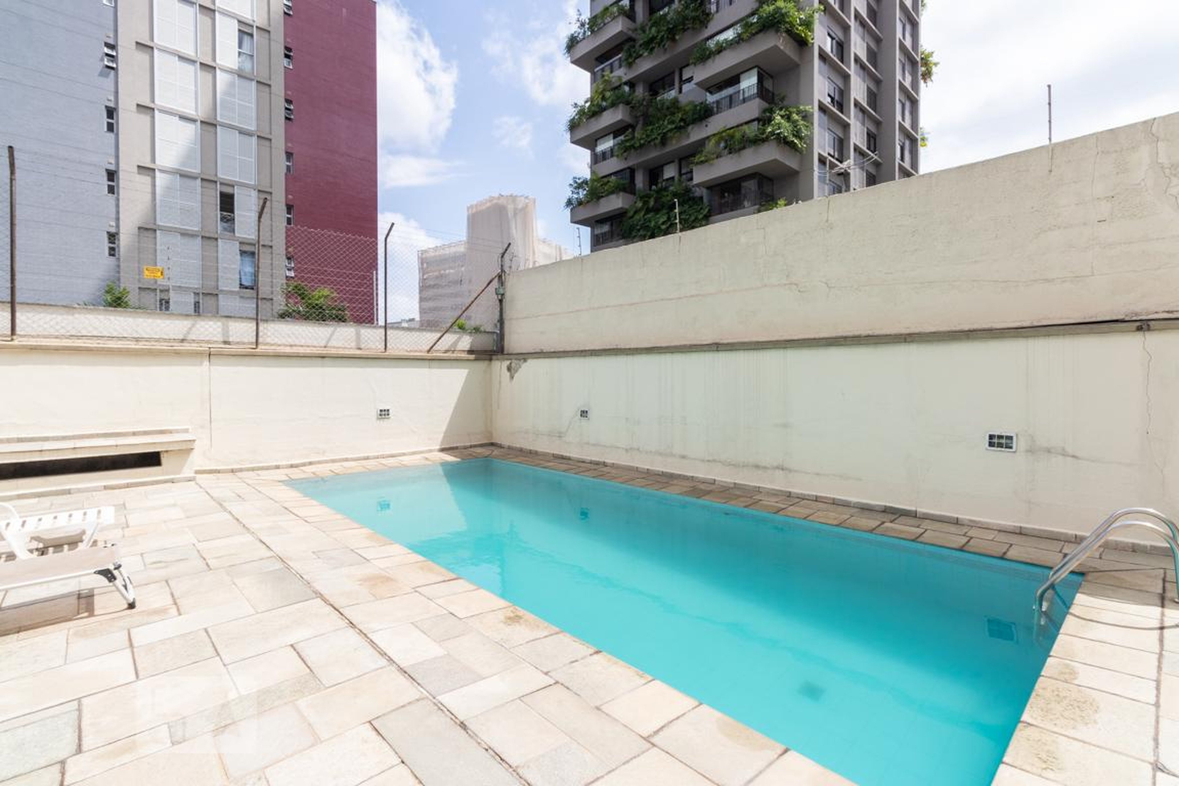 Piscina - Adriana Margarida Prestes Maia Fernande