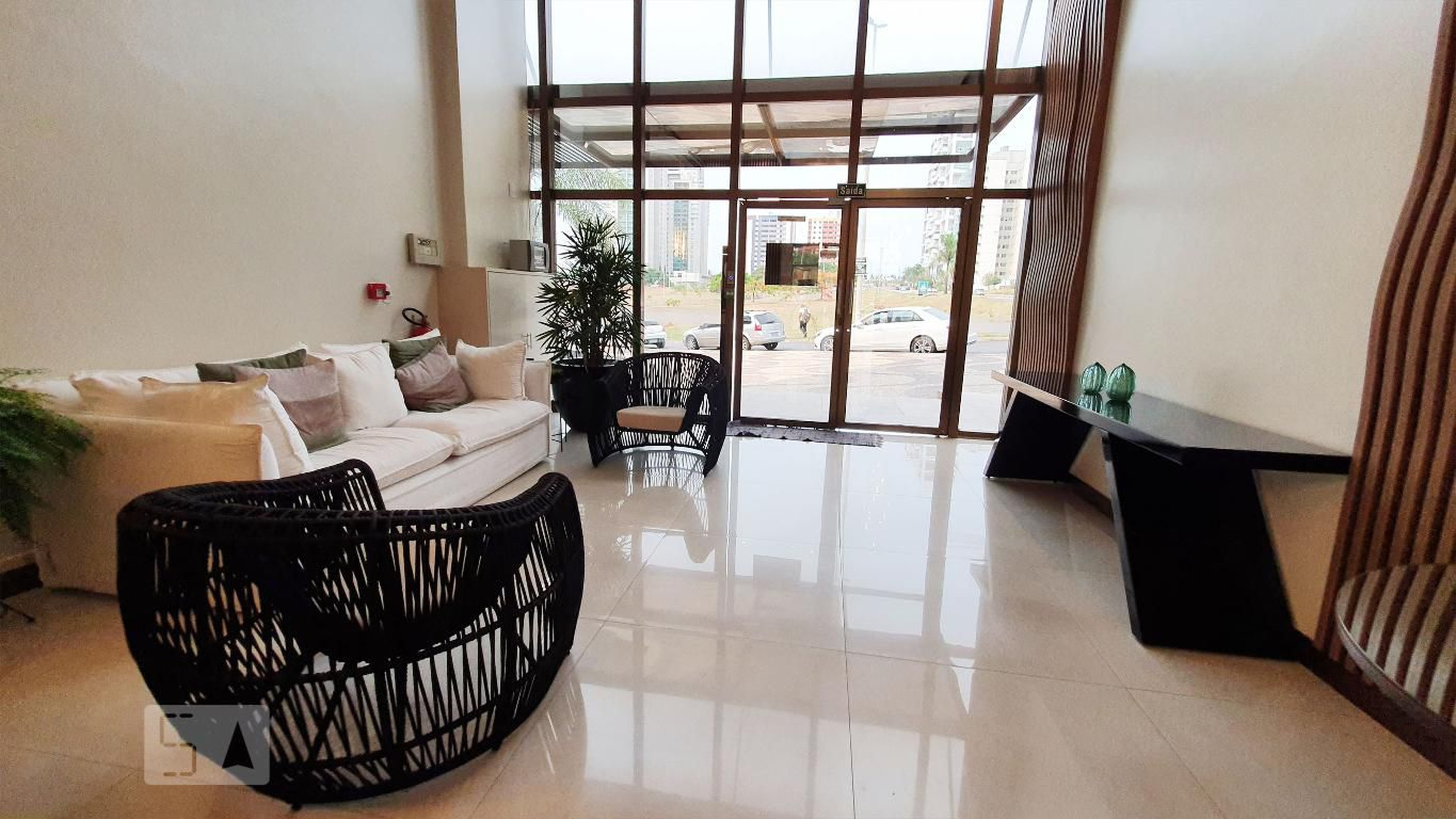 Hall de Entrada Condomínio em Rua das Paineiras Lote 6 Torre A Edifício One, 0