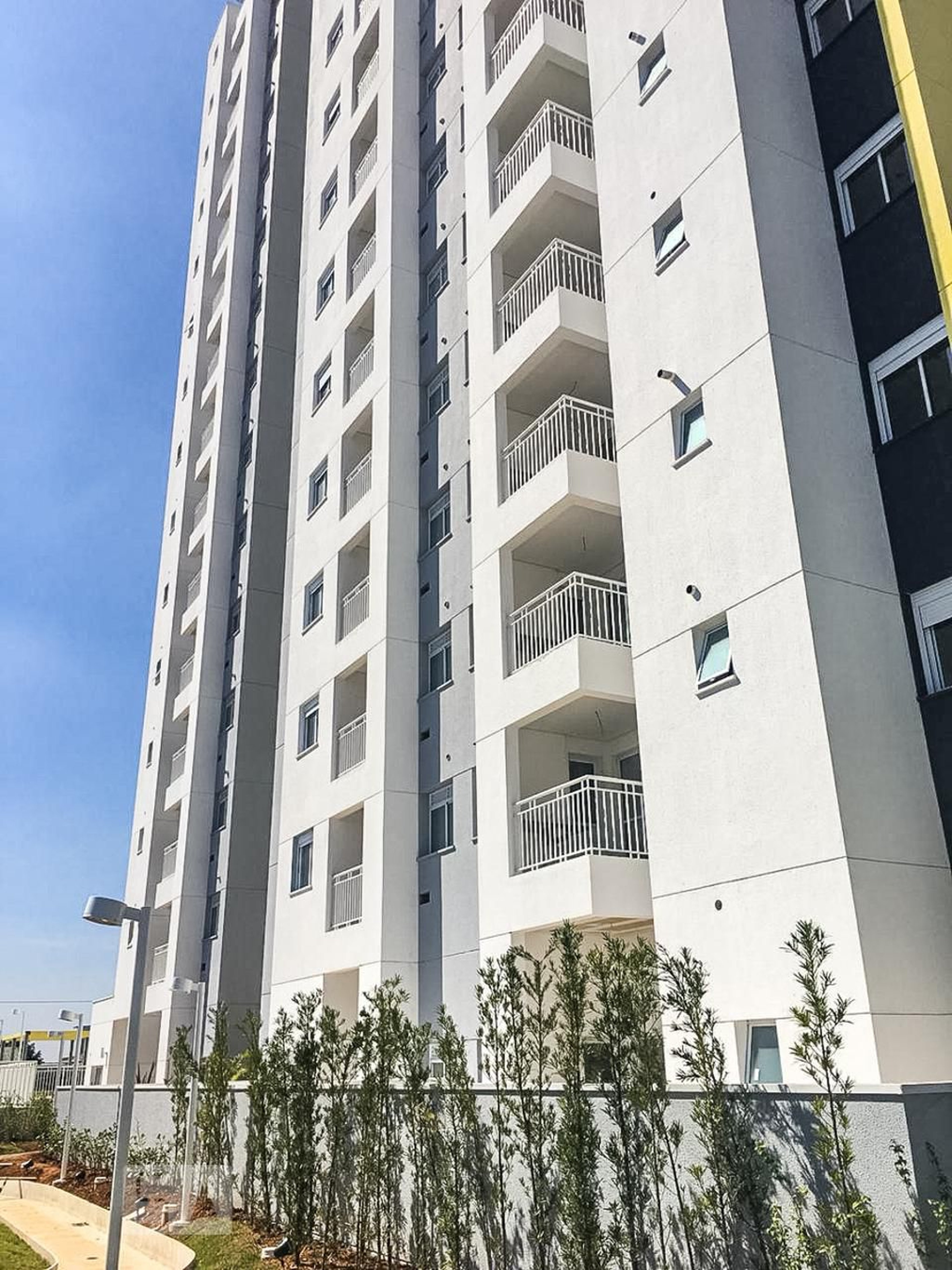 Fachada Condomínio em Rua Araçatuba, 90