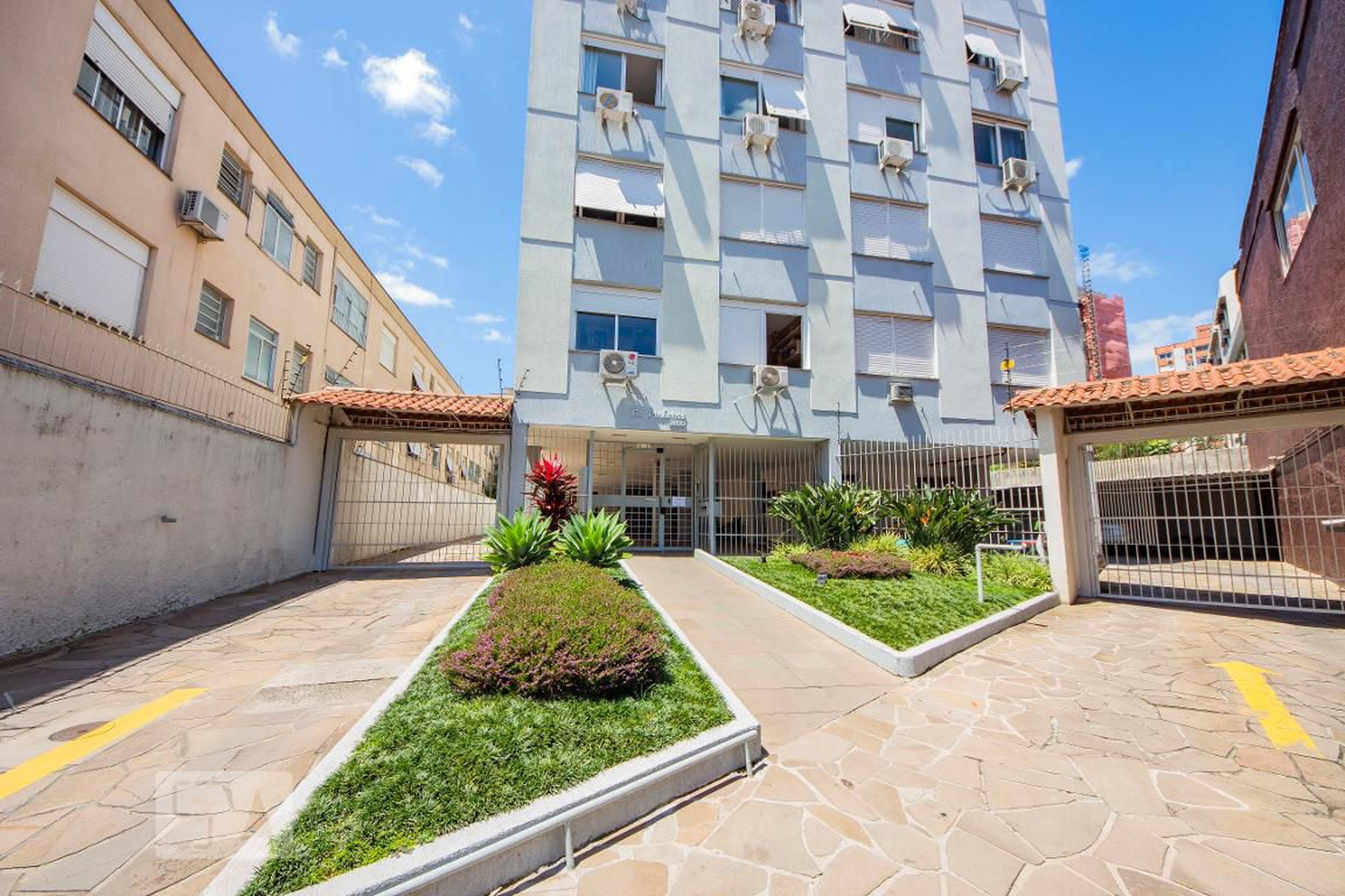 Fachada do Condomínio Condomínio em Avenida Paraná, 2600