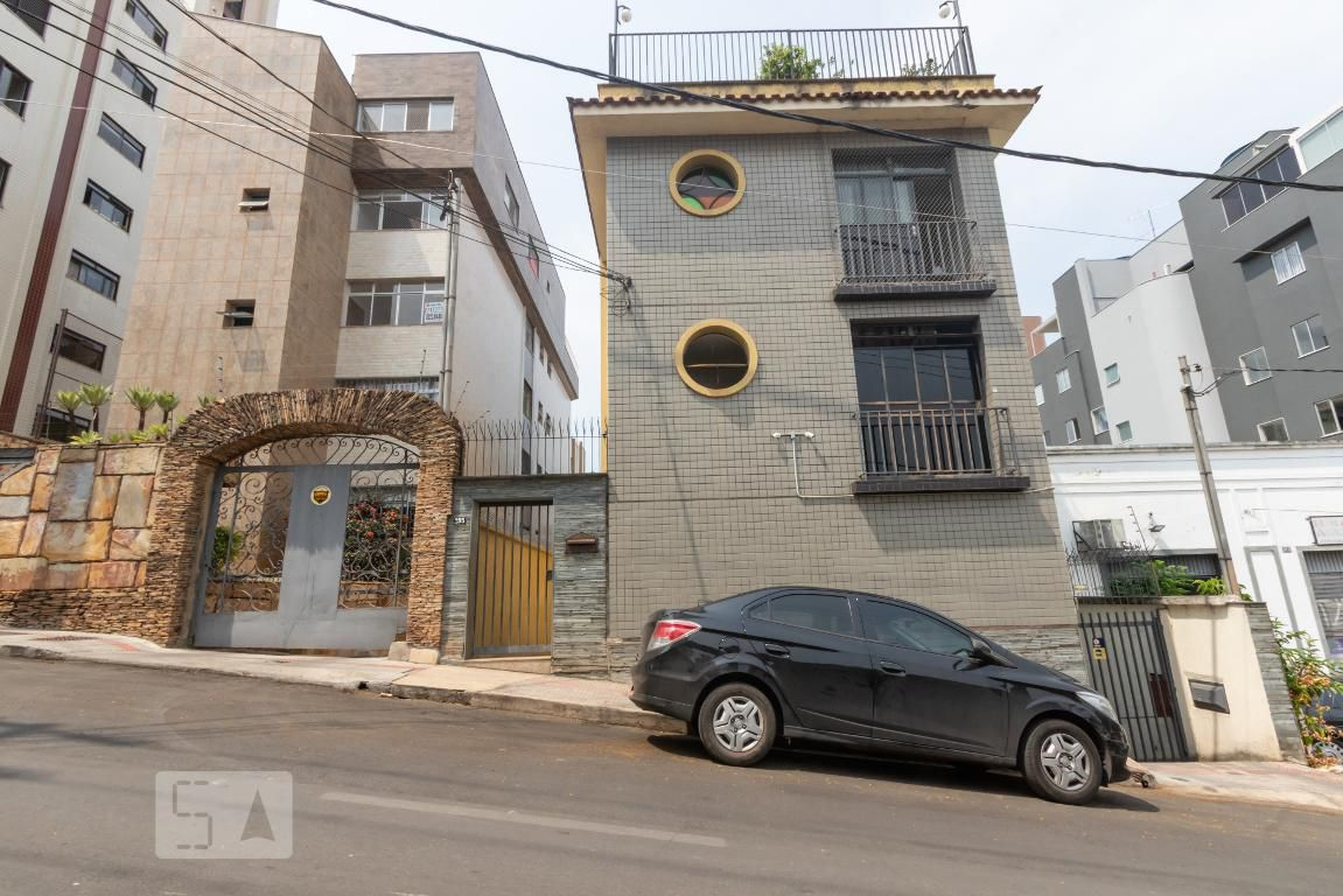Fachada Condomínio em Rua Abre Campo, 295